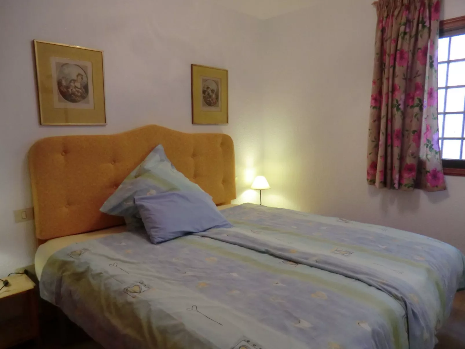 Ruhige Ferienwohnung mit Pool und Meerblick-Binnen