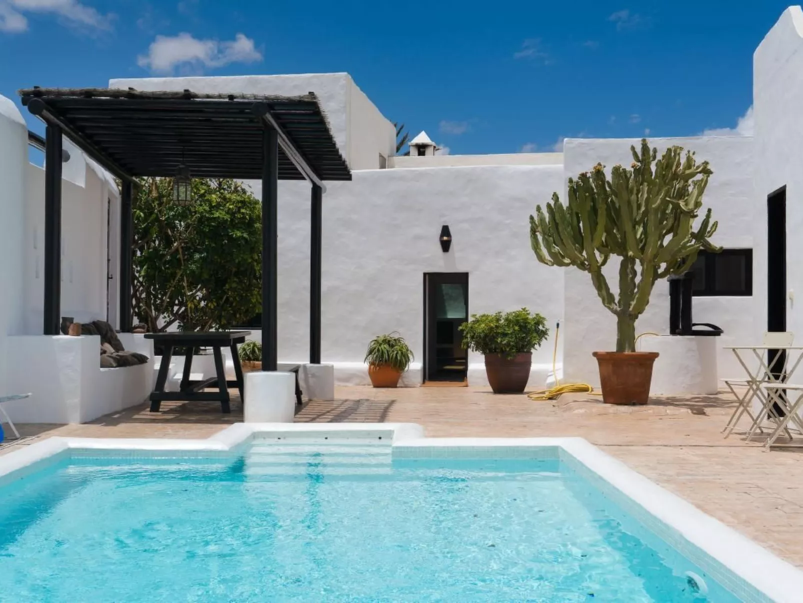 Bauernhaus mit großem Garten und beheiztem Pool-Buiten