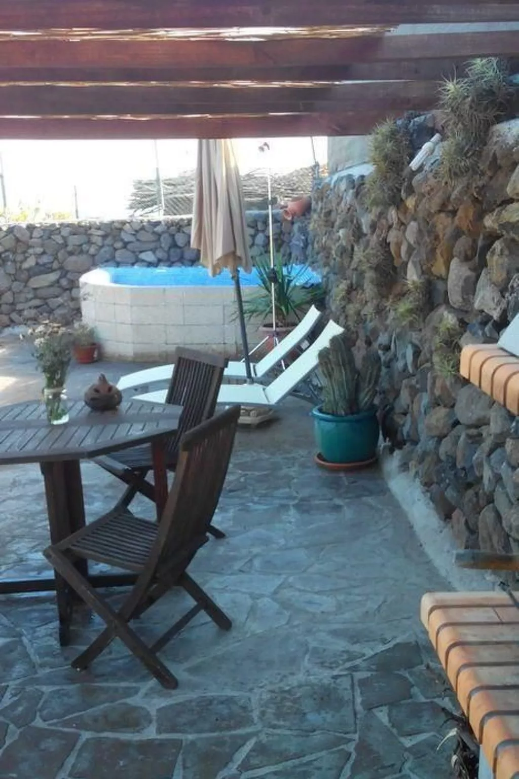 Haus mit Schwimmbad-Whirlpool in ruhiger Umgebung.-Buiten