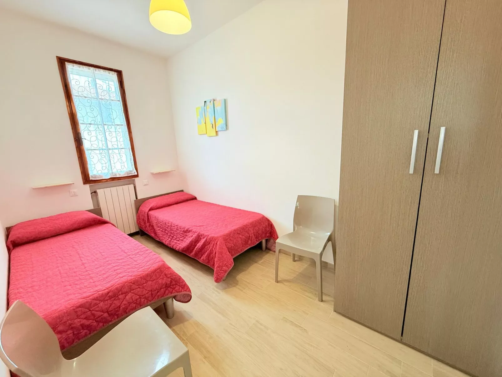 Vertikales Eckhaus mit zwei Bädern-Binnen