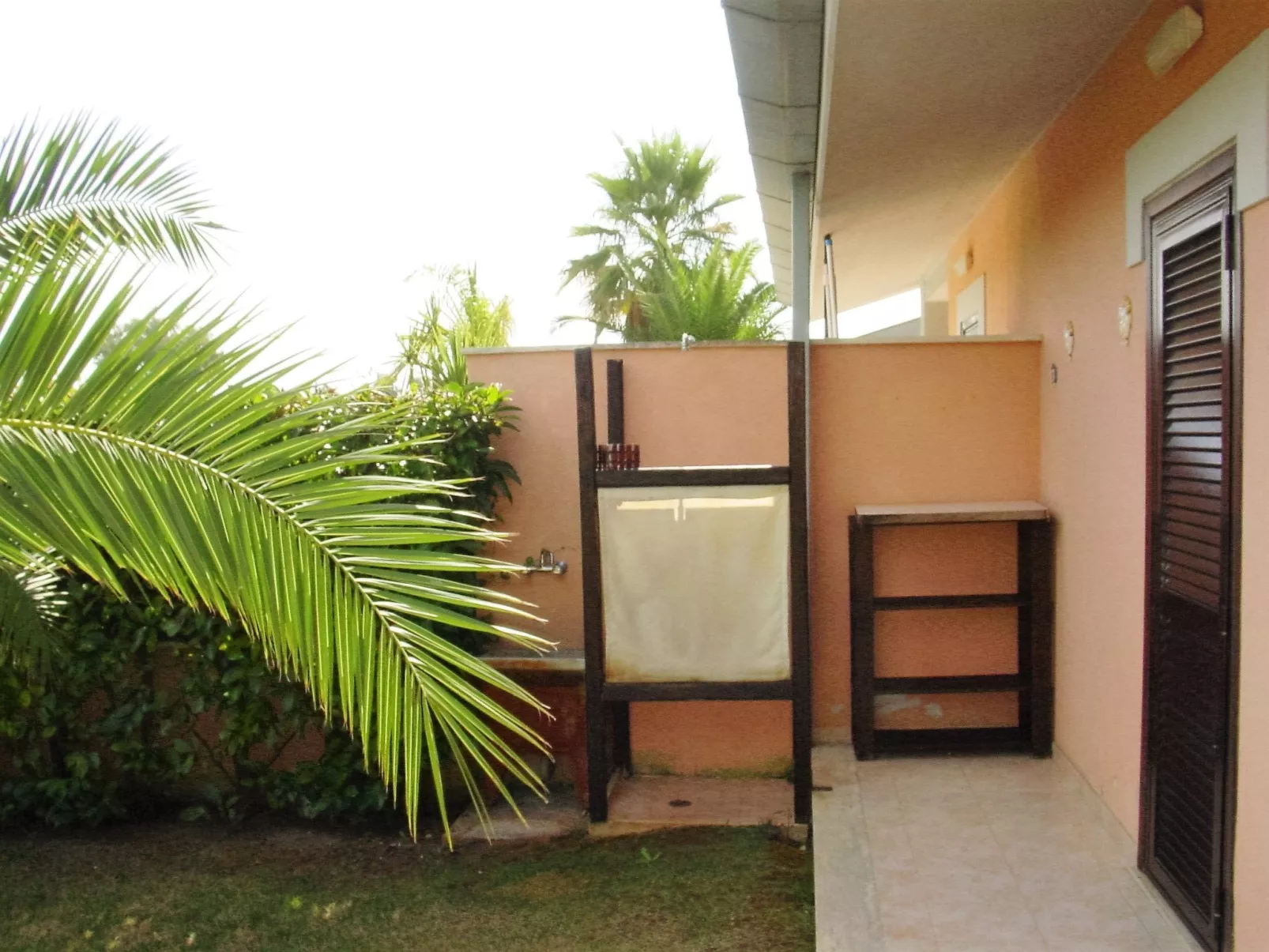 Charmantes Haus in Fondi mit überdachter Veranda-Buiten