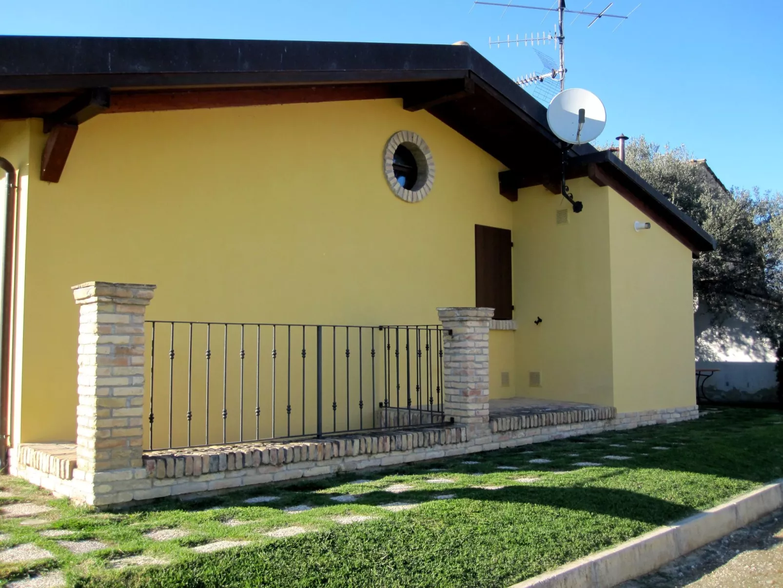 In Notaresco mit Grill und Garten-Binnen