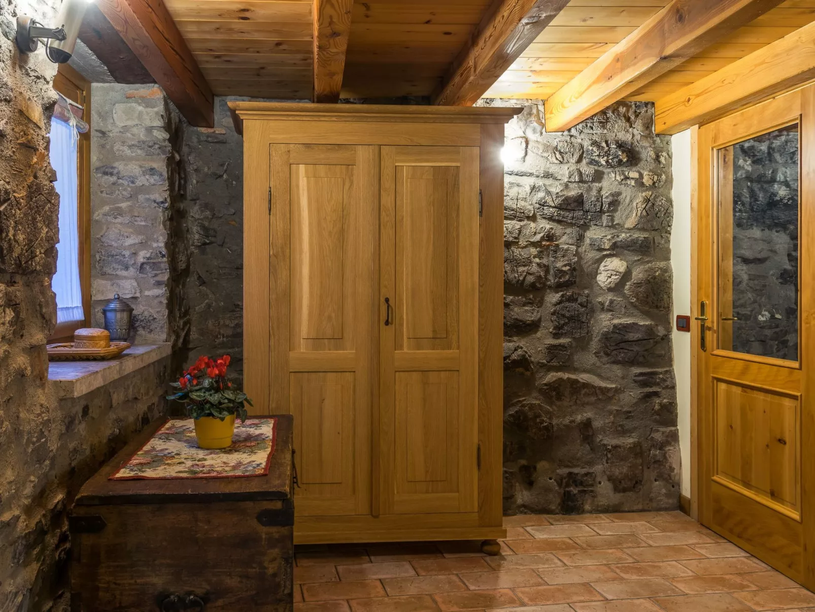 Dreistöckiges Apartment in einem historischen Gebäude-Binnen