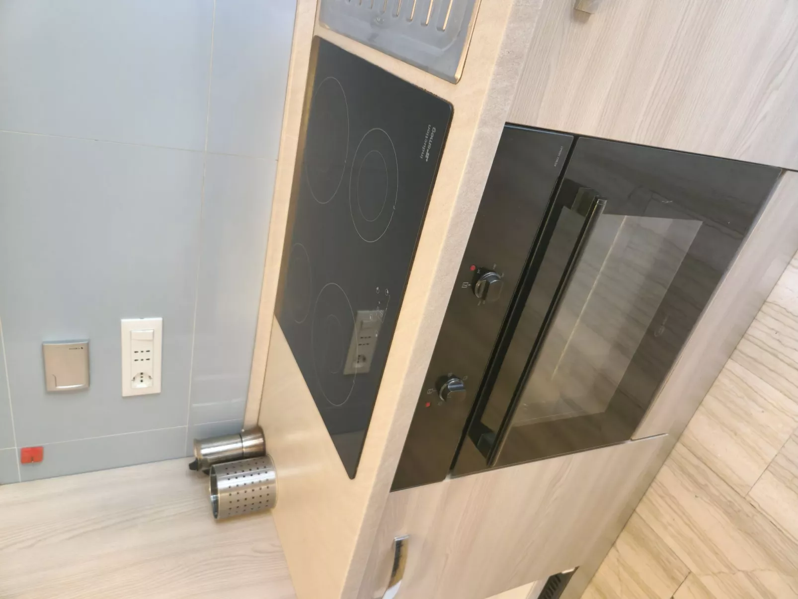 Auf dem Messegelände 14, in der Nähe des Zentrums und gegenüber dem Messegeländ-Image-tags.info