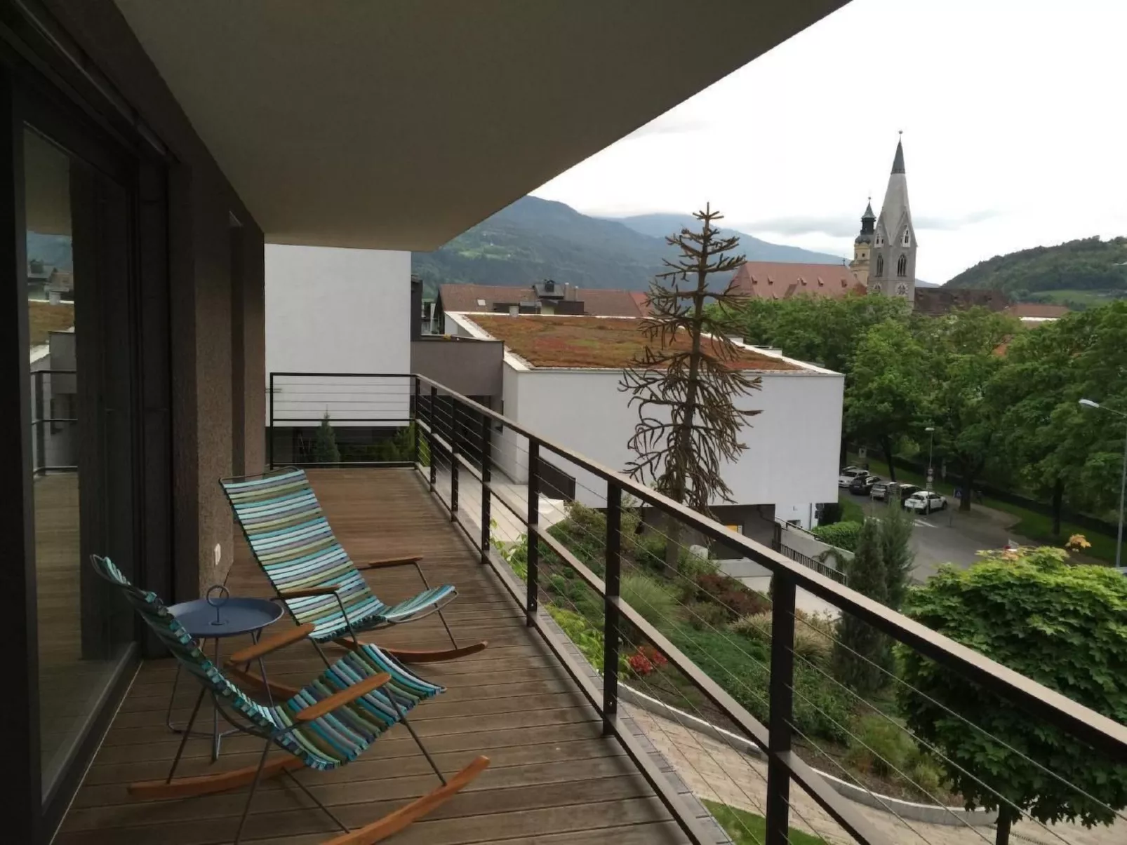 Apartment mit Balkon-Buiten