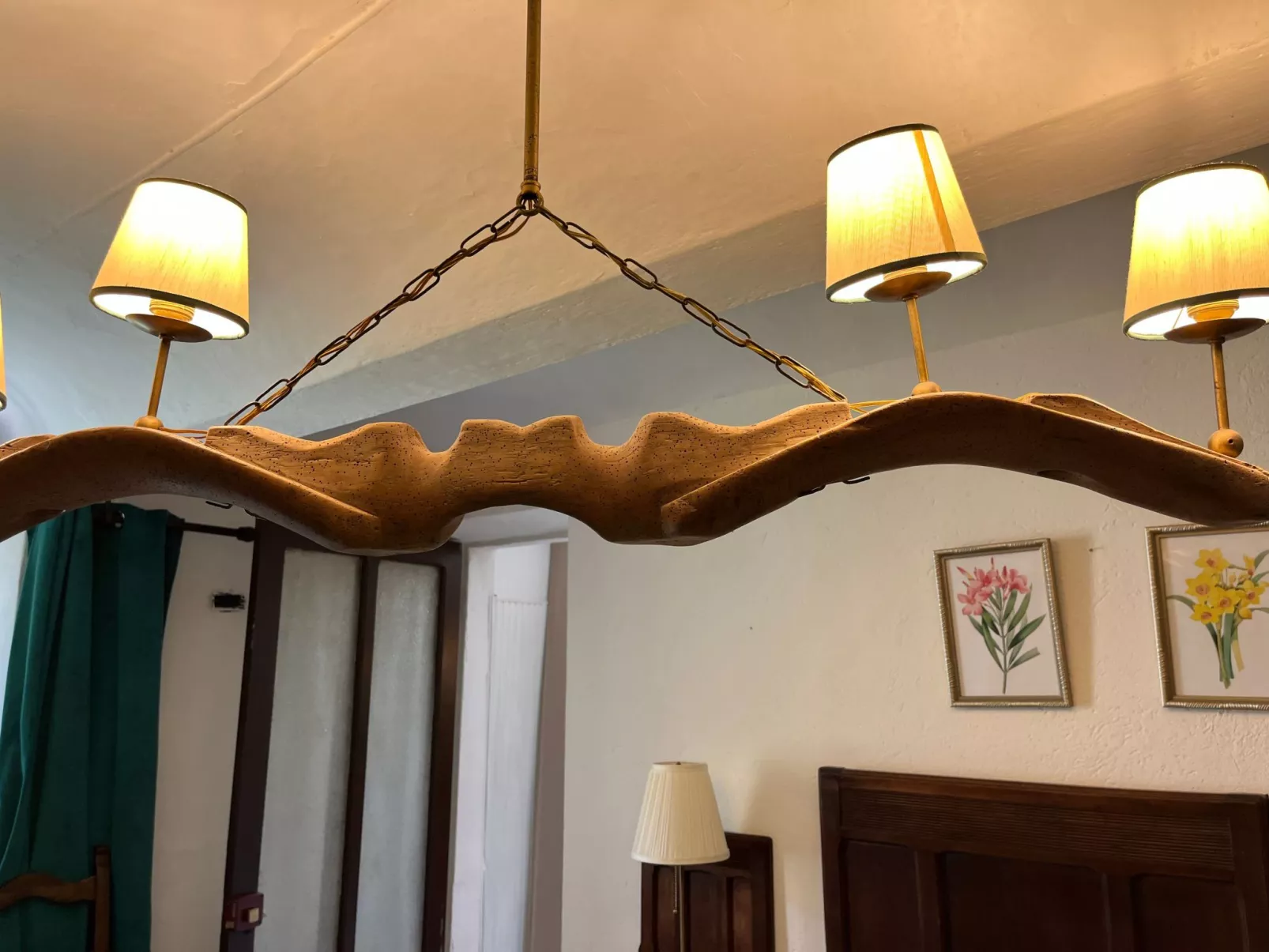 Typisches Bauernhaus mit holzbefeuertem Kamin-Binnen