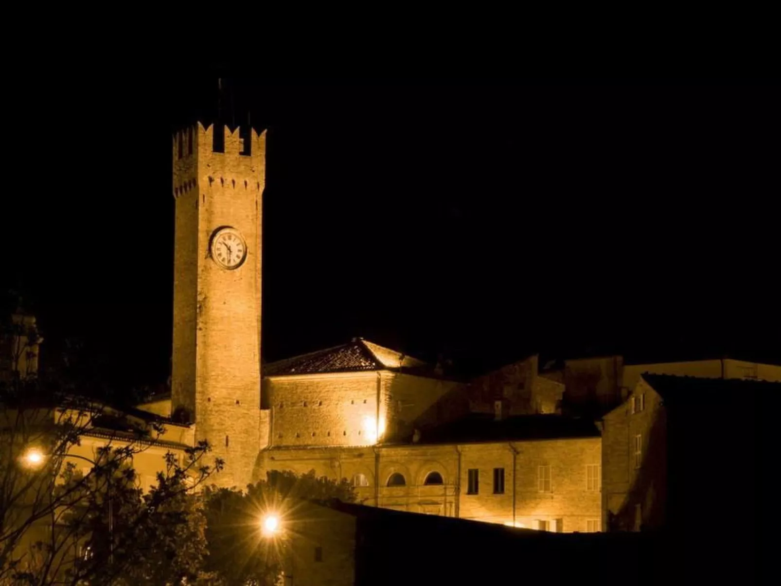 Villa mit privatem Pool in der Nähe von Santa Vittoria-Buiten