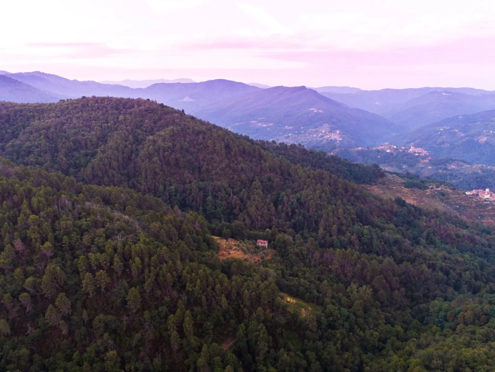 Haus inmitten der Natur mit Schwimmbad-Buiten