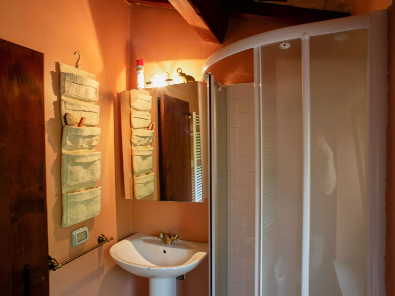 Villa mit privatem, halb versenkbarem Pool in Meeresnähe-Binnen