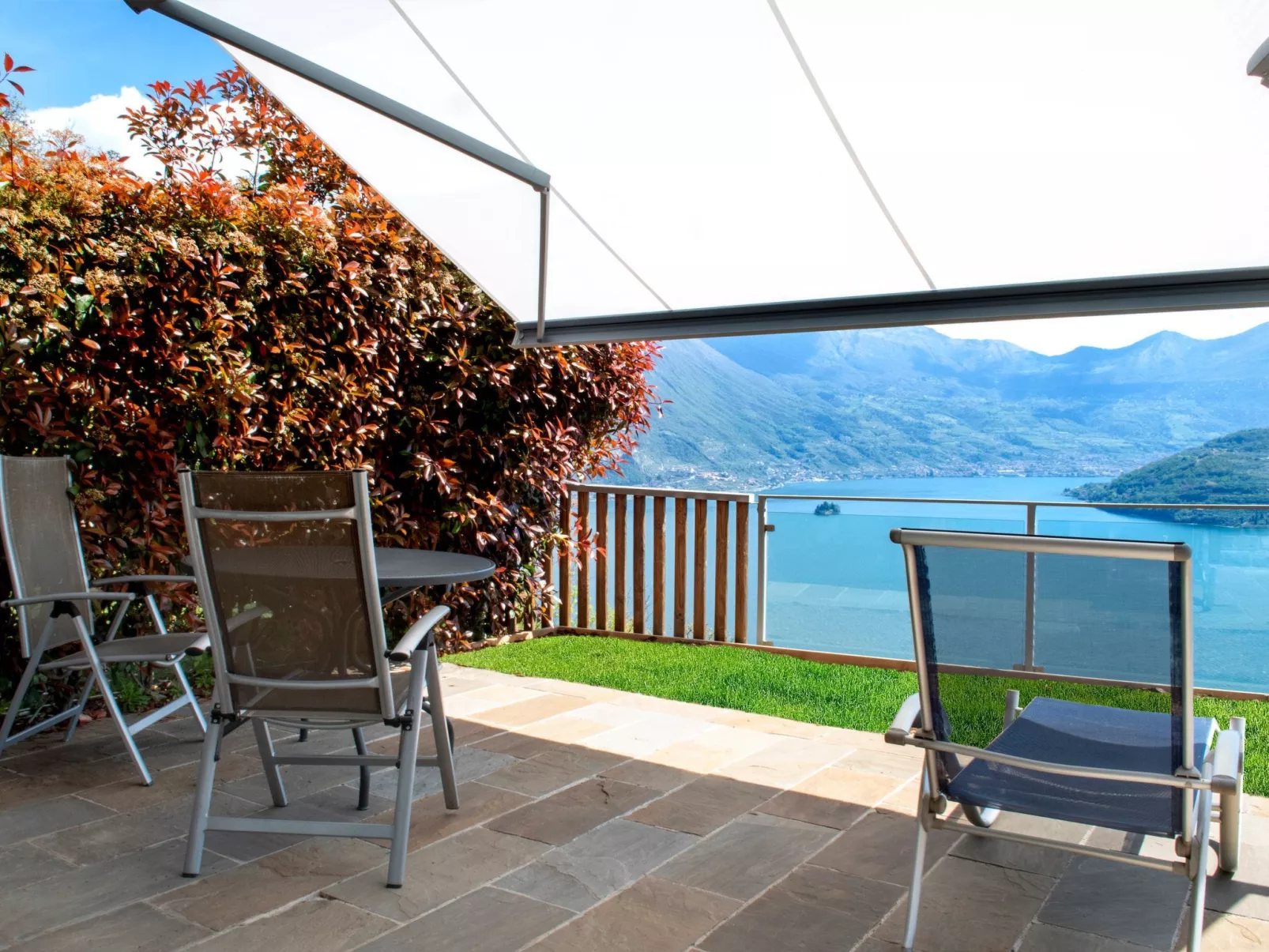 Segesta - Panorama-Außenbereich und Schwimmbad-Binnen