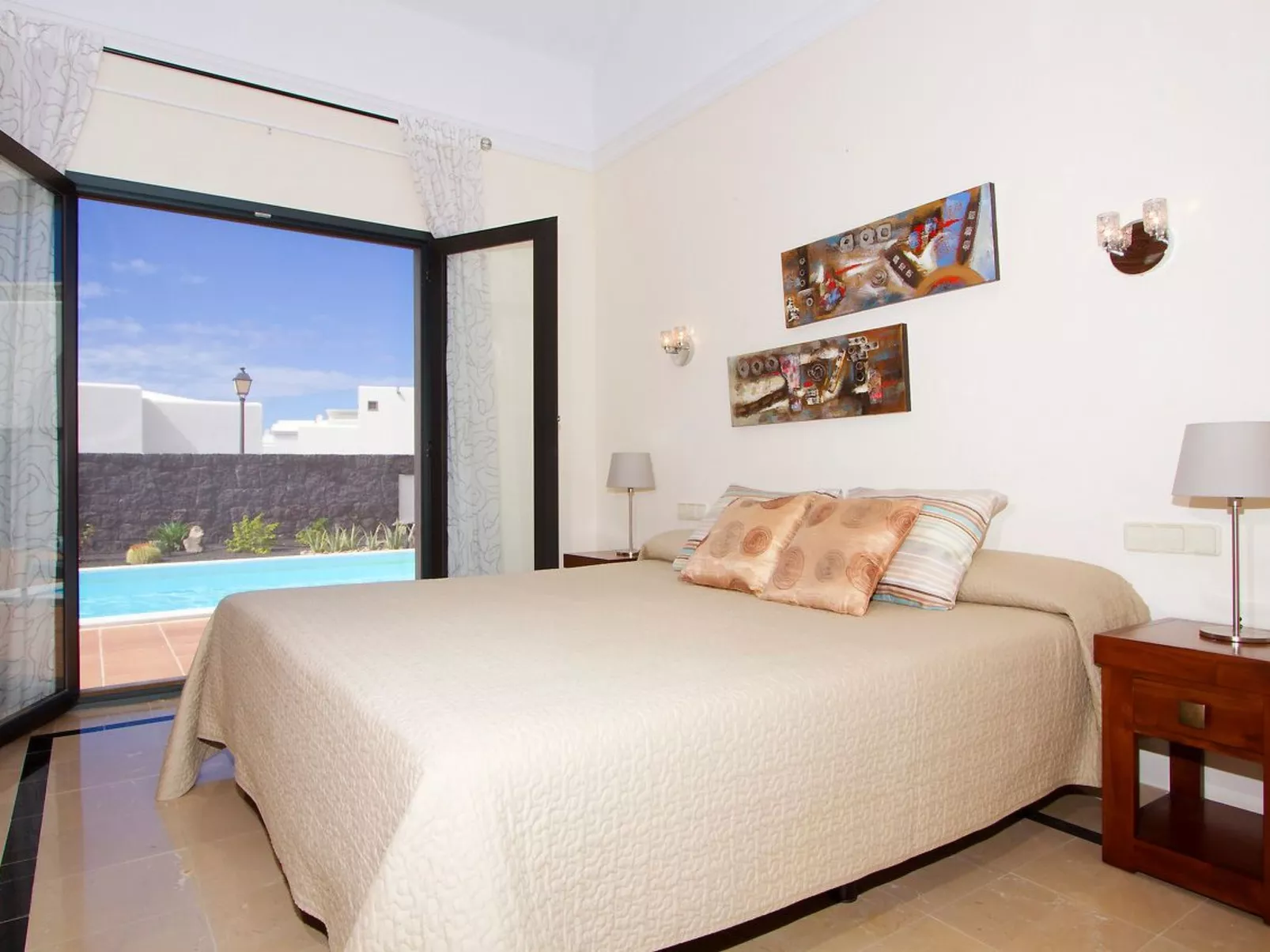 Charmantes Ferienhaus in Yaiza mit Privatem Pool-Buiten