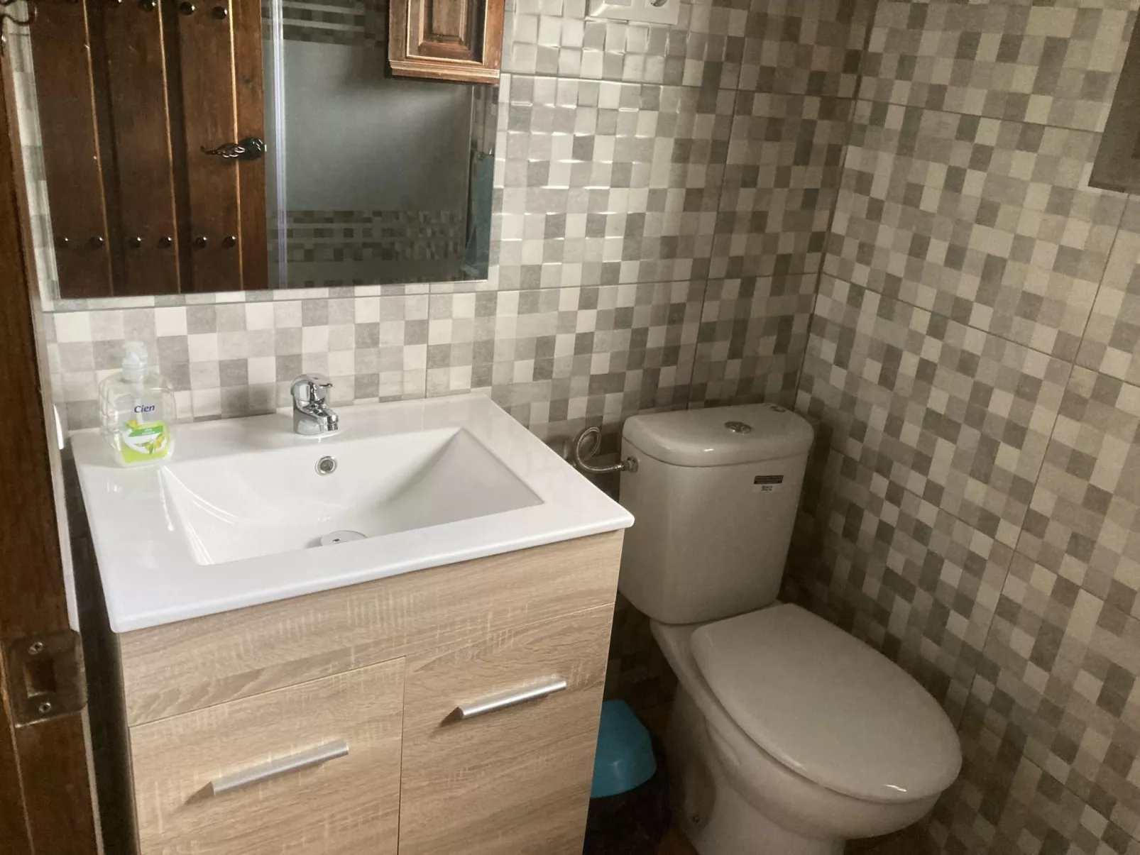 Wunderschön gelegenes Ferienhaus mit privatem Pool-Binnen