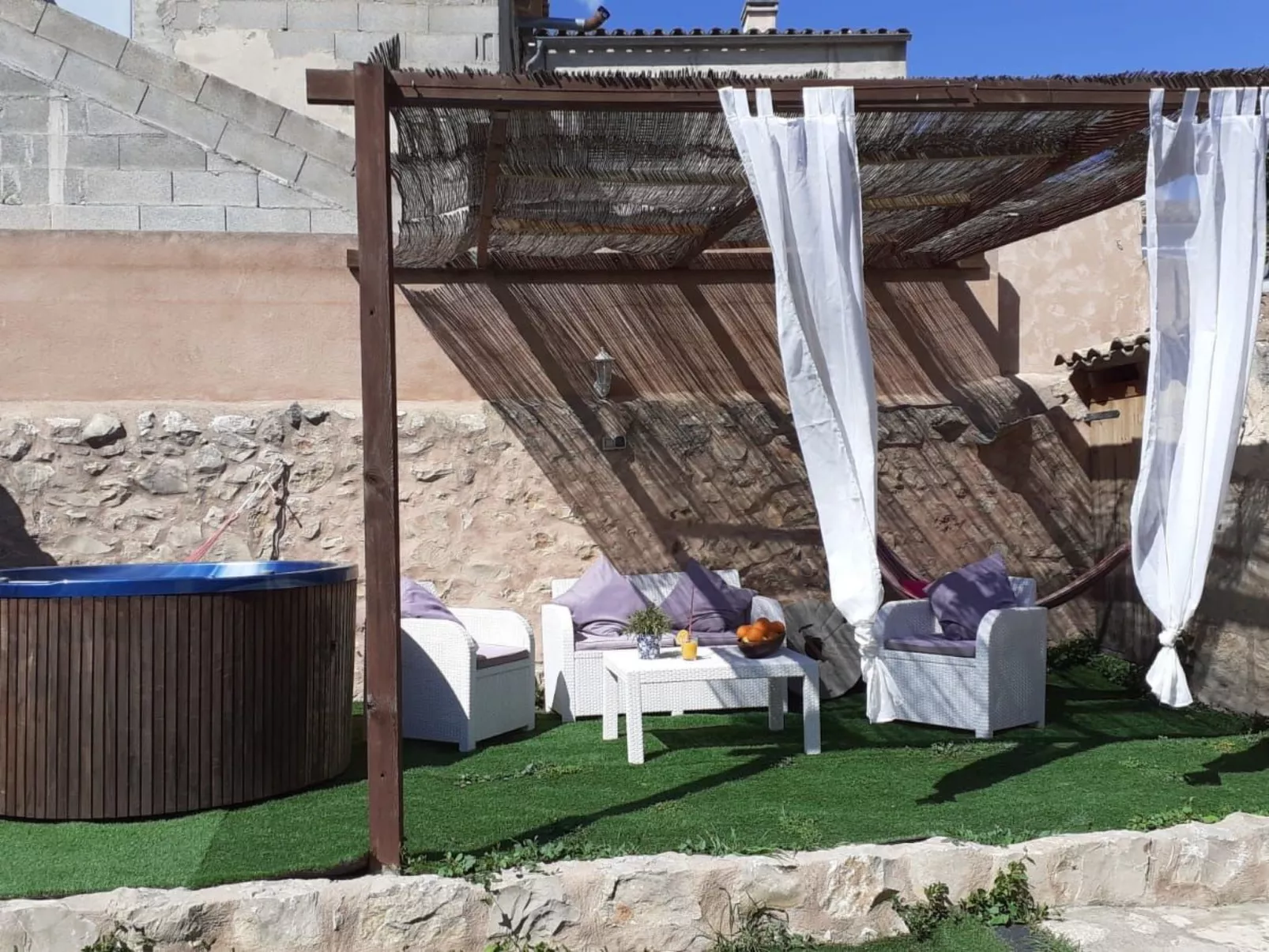 Jedes Ferienhaus mit Garten und Schwimmbad-Binnen