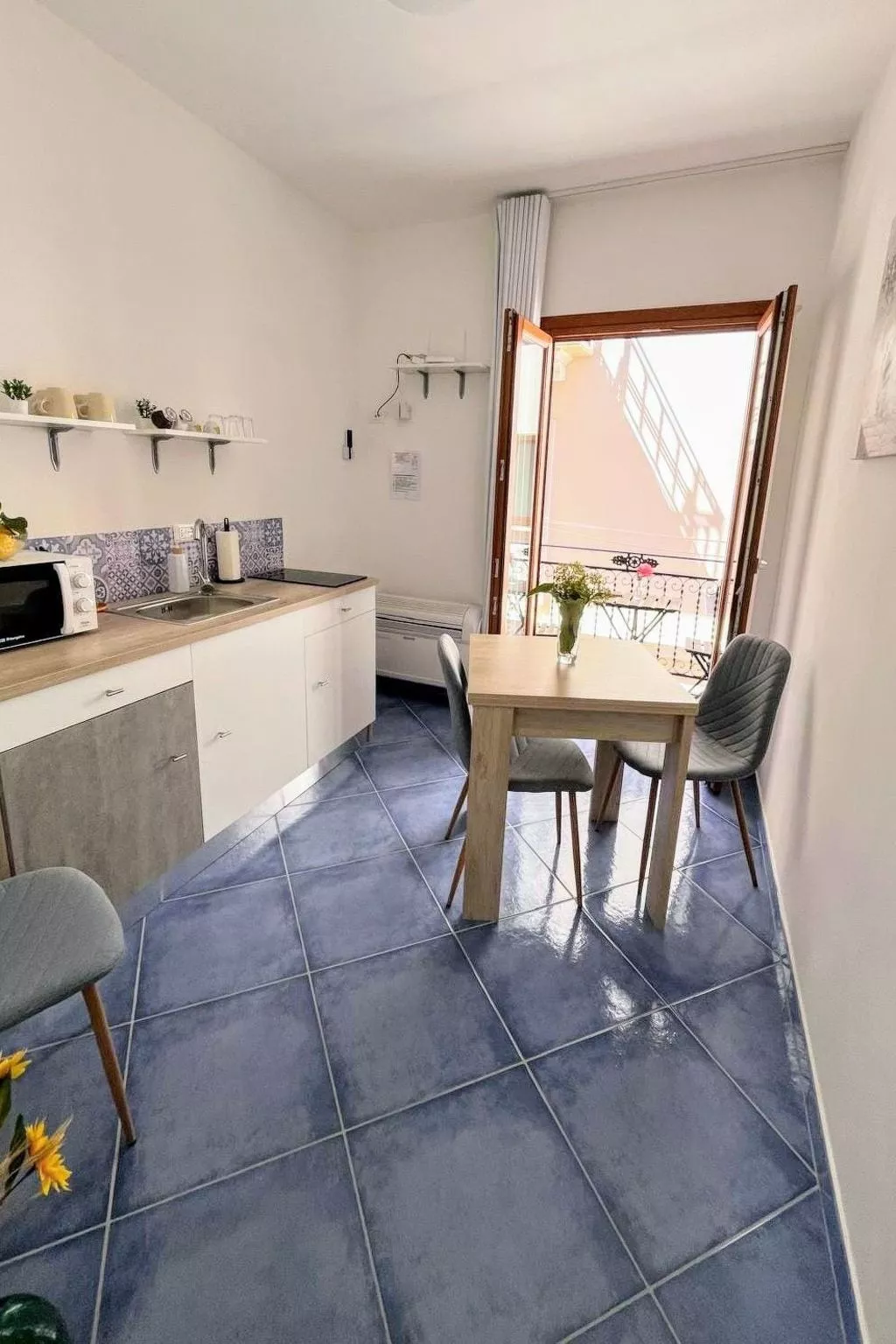 Oikos Design-Ferienwohnung mit Aussicht-Binnen