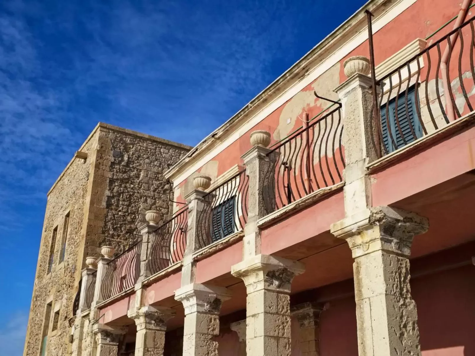 Agamennone, Wohnung 20 Meter vom Meer entfernt mit einer möblierten Terrasse.-Binnen