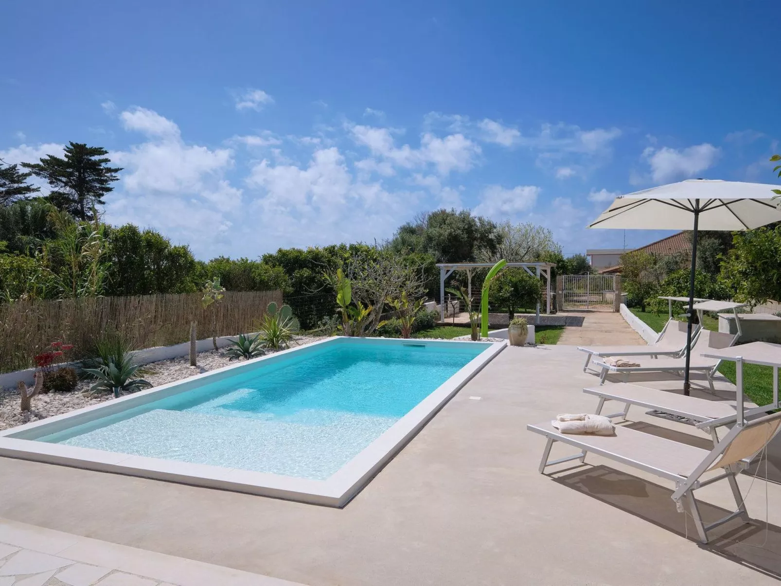 Villa Teti, mit Schwimmbad und in der Nähe des Strandes-Image-tags.info