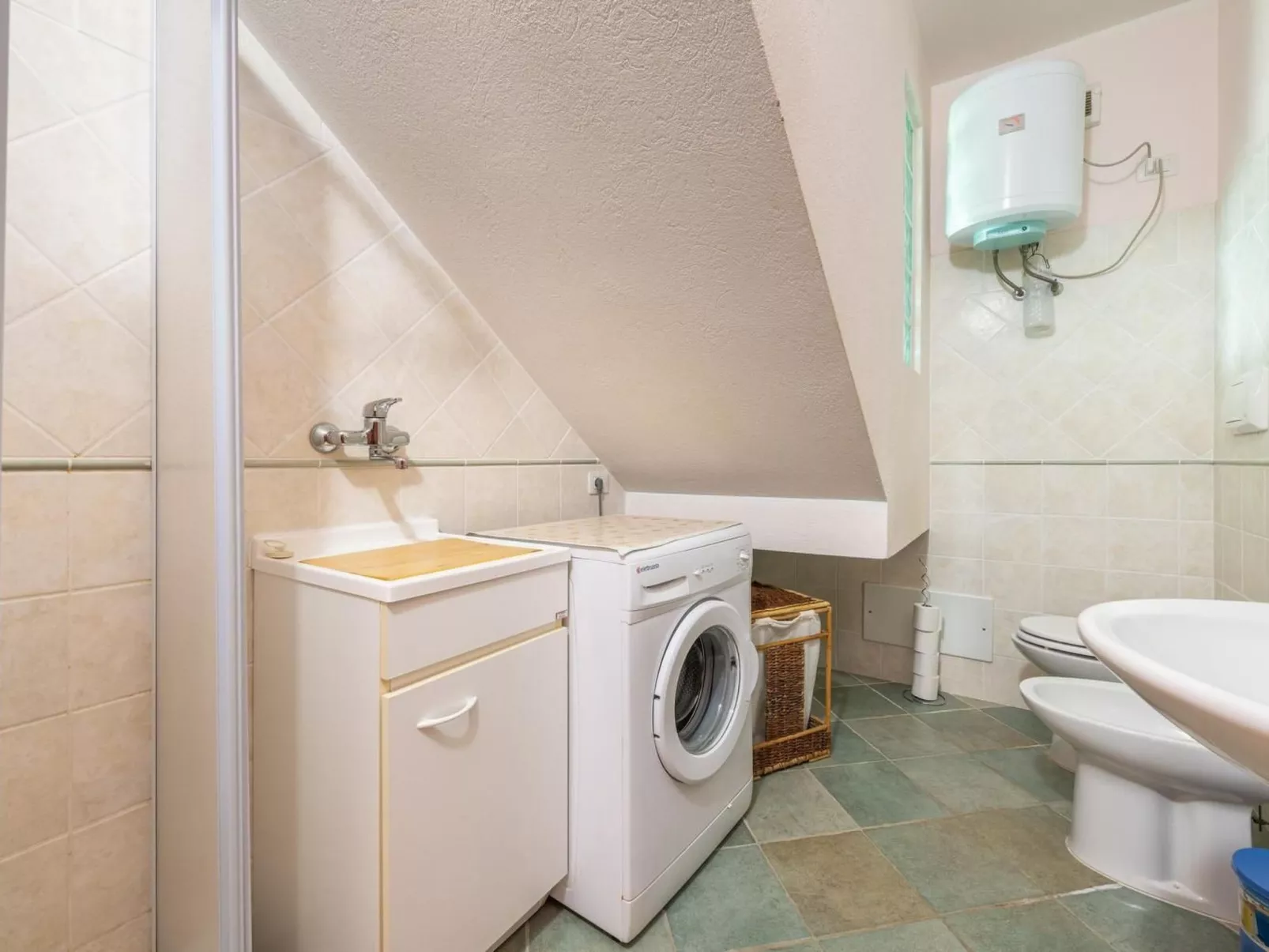 Haus mit Panoramablick in Chia in natürlicher Umgebung-Image-tags.info