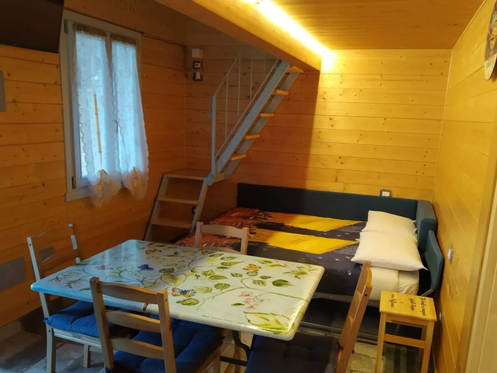 'Hortus la azurra'-Binnen