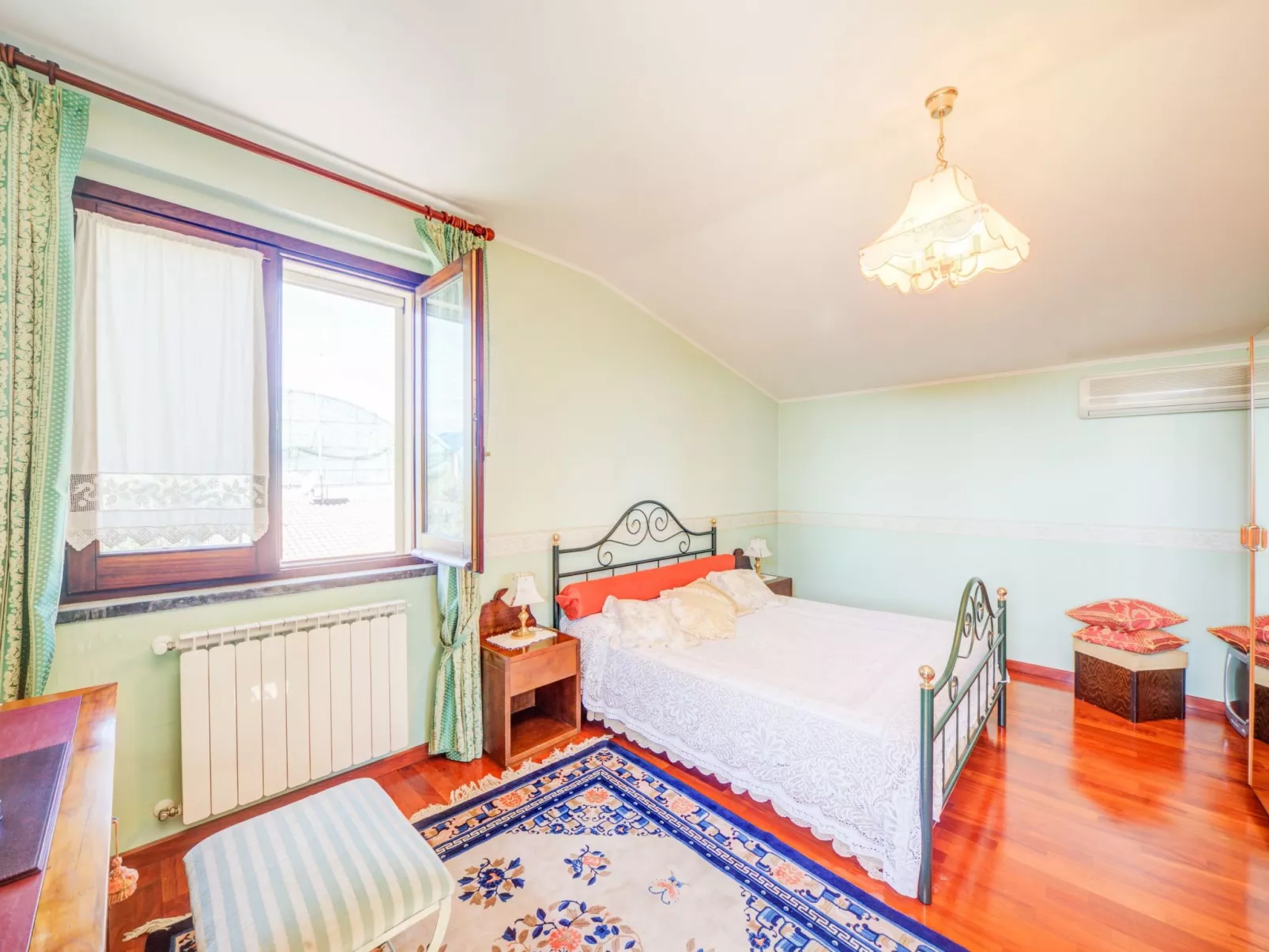 Für 10 Personen in Fiuefreddo di Sicilia, Sizilien (Ostküste von Sizilien)-Image-tags.info