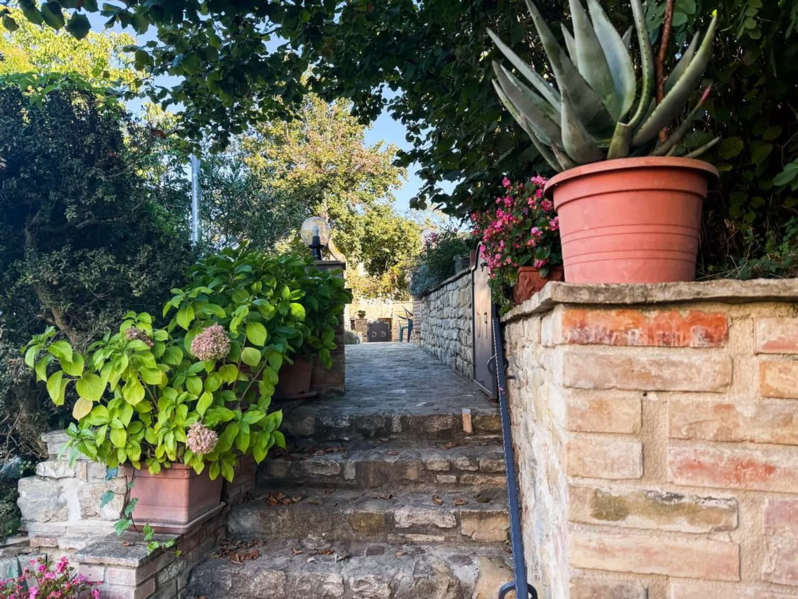 Ferienvilla mit privatem Pool und Whirlpool-Buiten