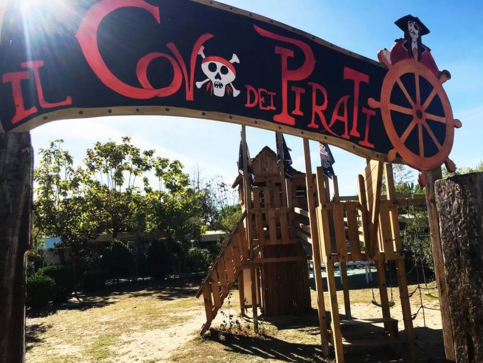 Mobilheim auf einem Campingplatz in der Nähe des Meeres und von Pisa-Buiten