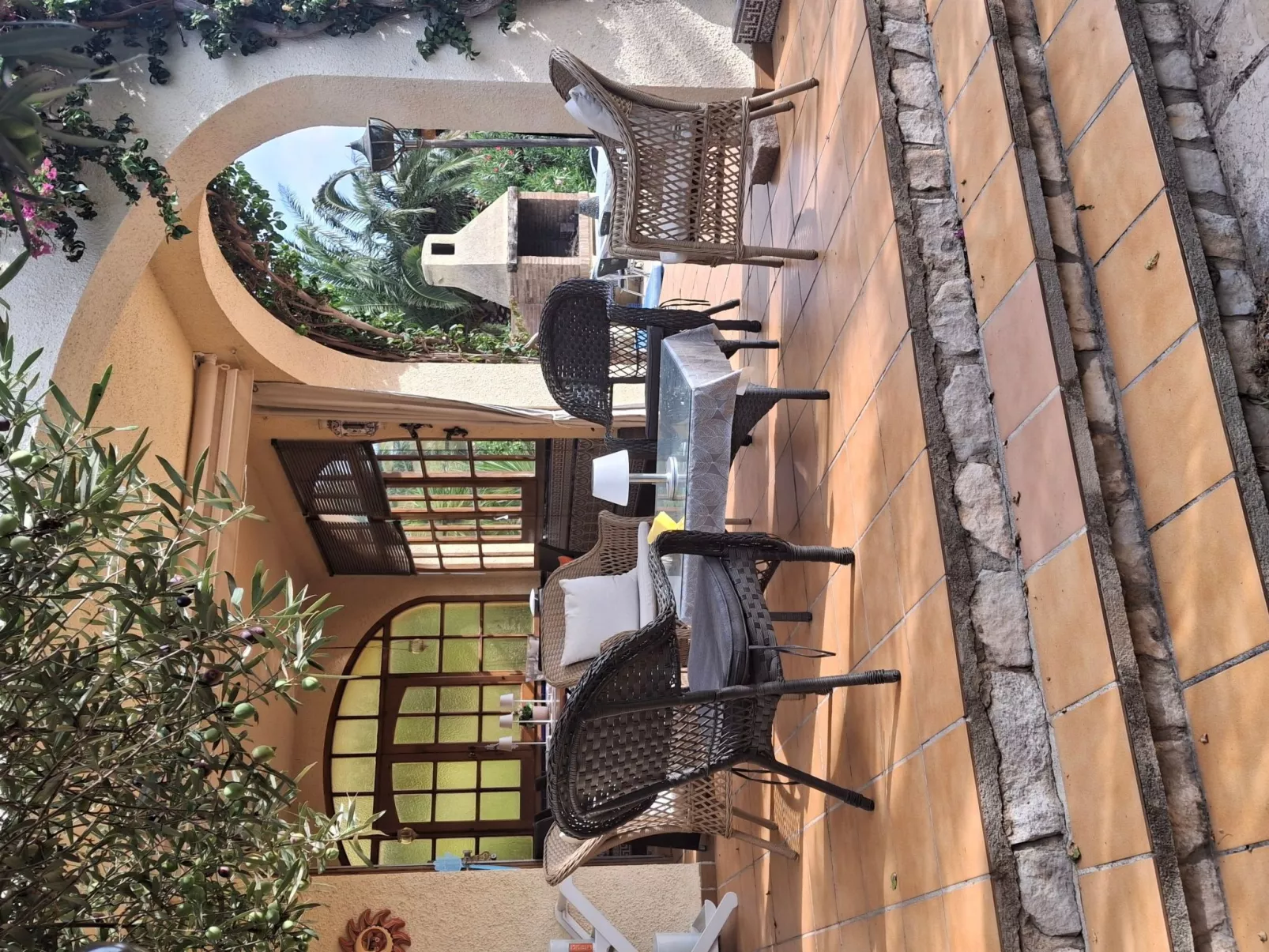 Mit Pool am Meer-Binnen