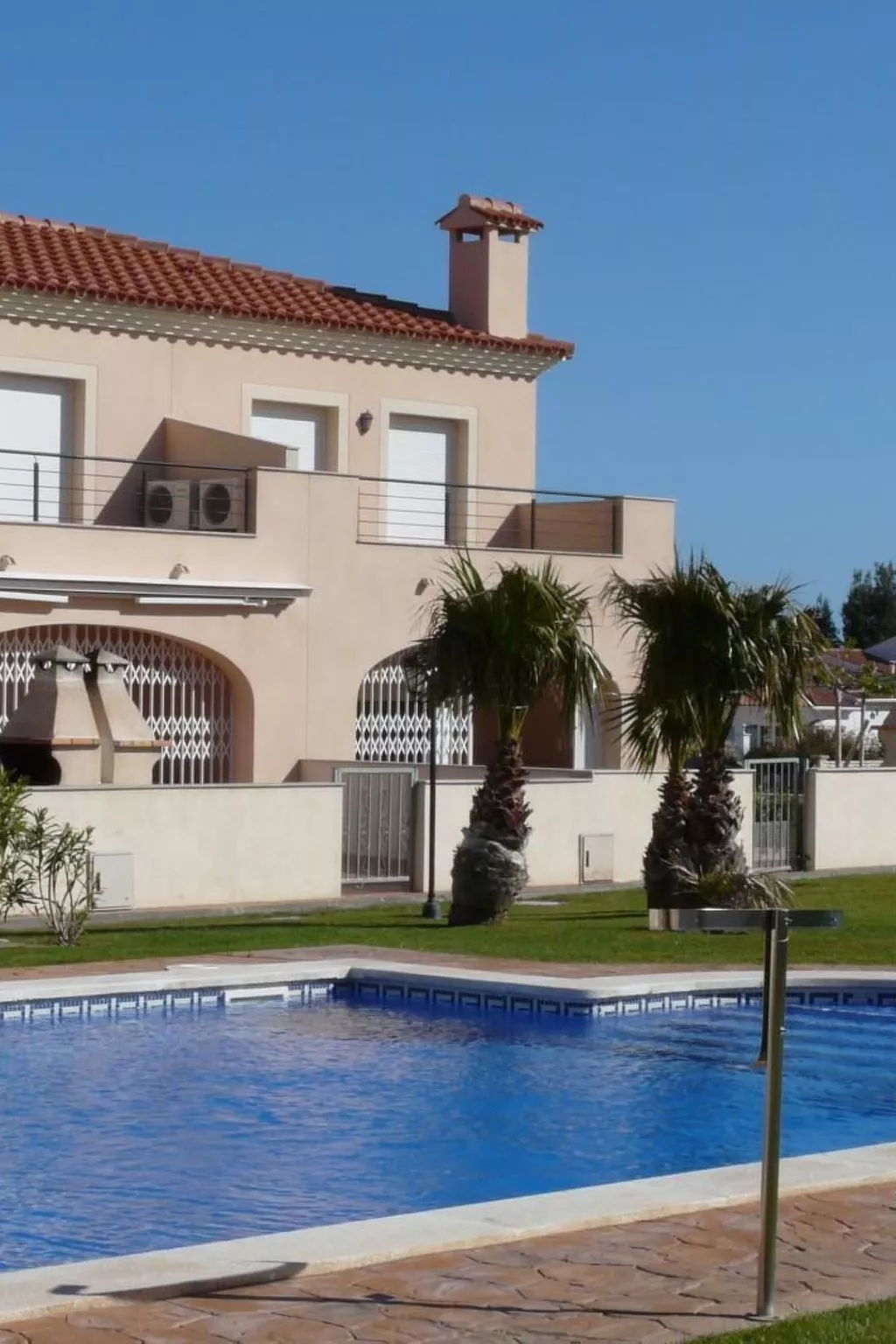 Entspannendes Haus in der Nähe des Meeres. Klimatisiert. Parkplatz-Binnen