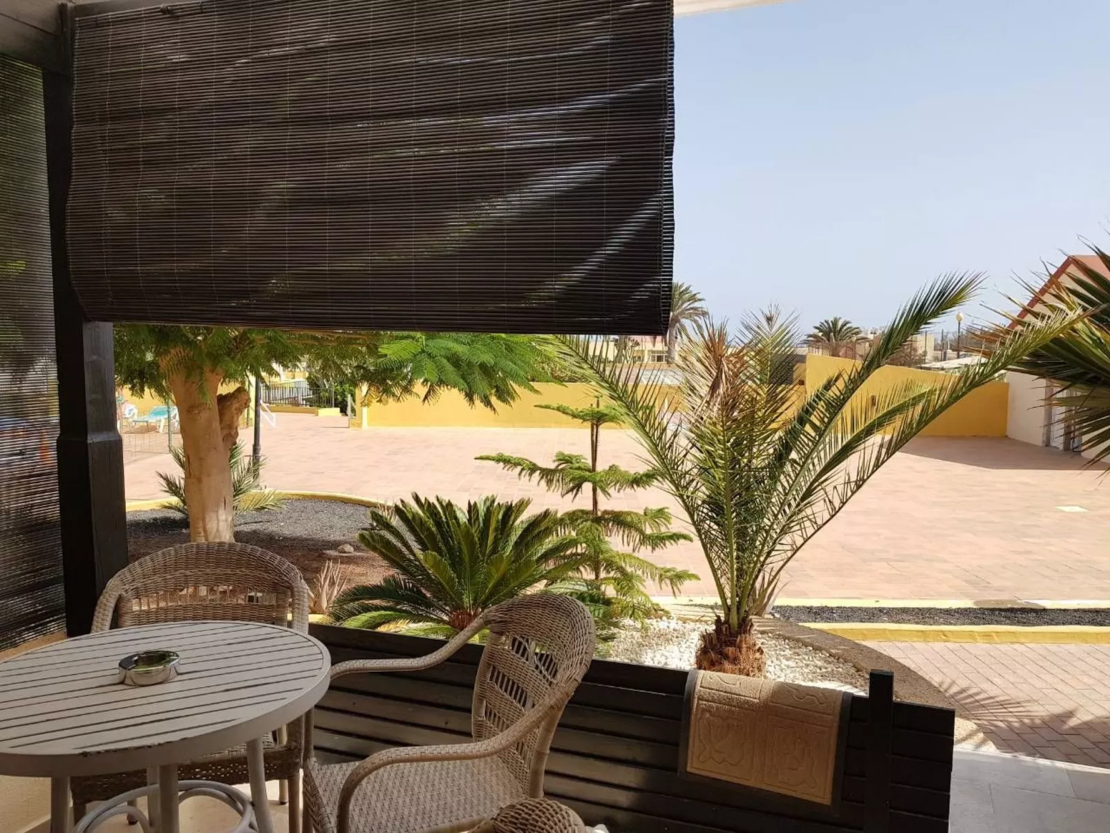 Komfortable Wohnung, Wifi, am Pool-Buiten