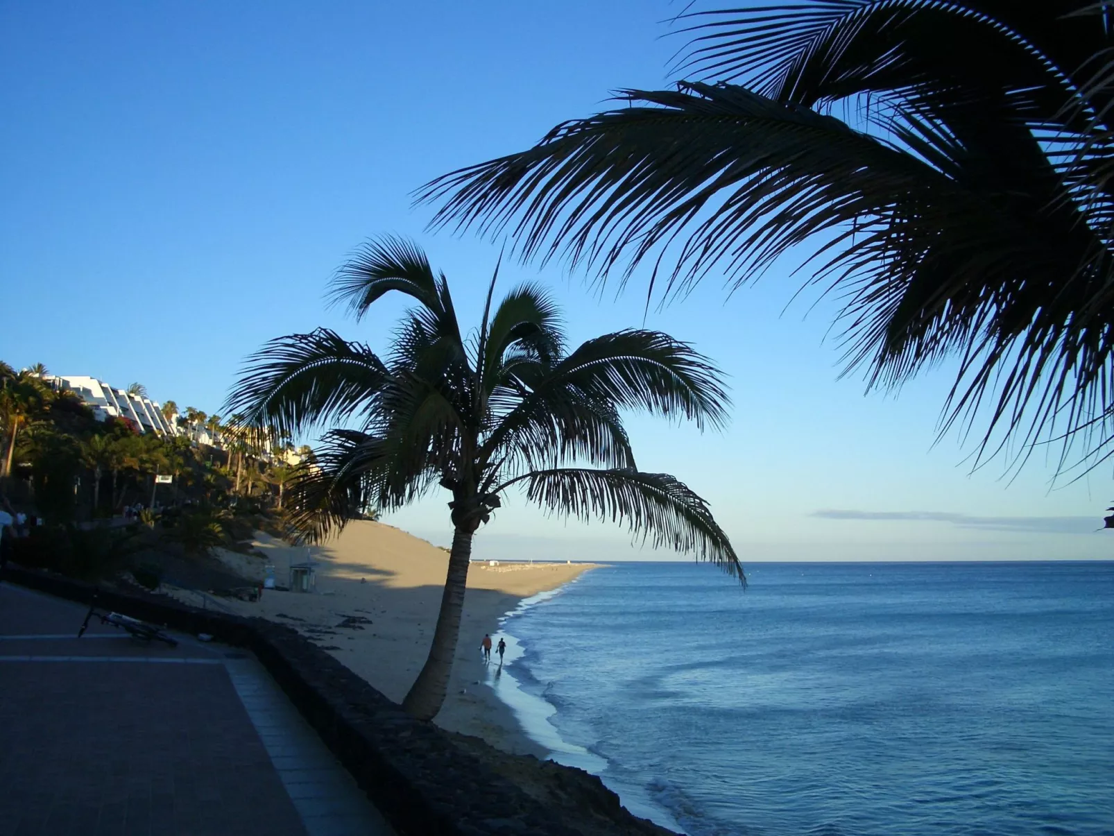 Sonniges Ferienhaus mit Grill, Garten und Pool-Buiten
