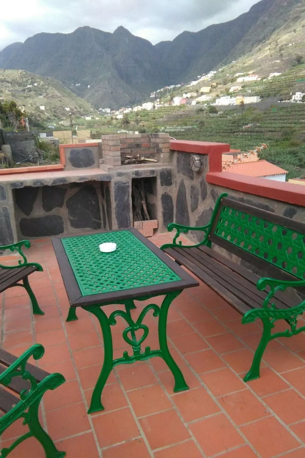 Ländliches Haus mit herrlichem Blick auf das Meer und das Tal.-Buiten