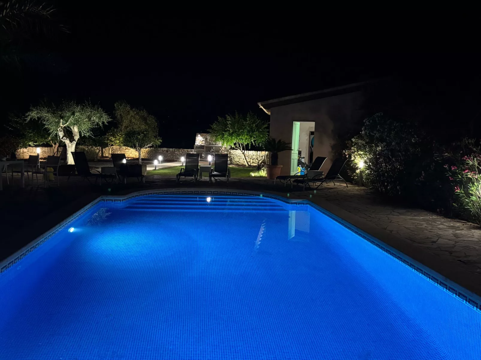 Idyllische Finca mit Garten und Pool-Buiten