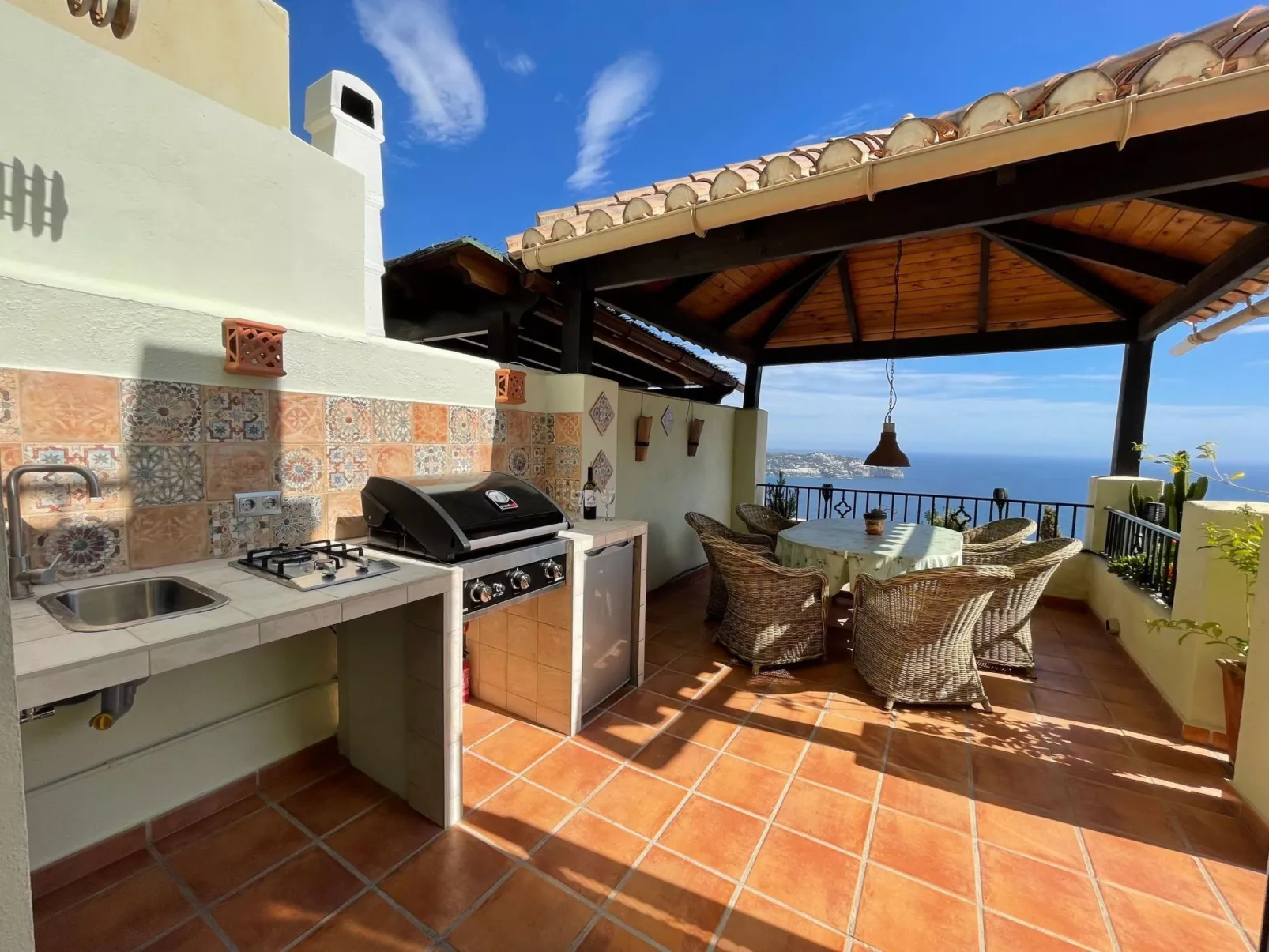 In Almuñécar mit Terrasse und Meerblick-Binnen