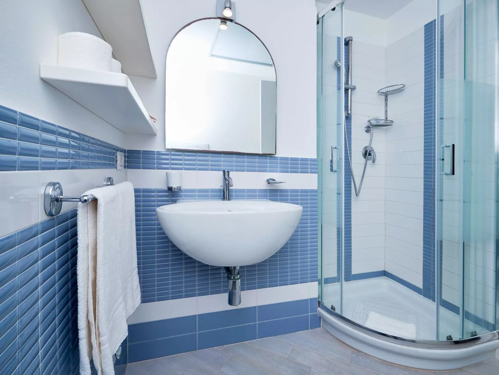 In Marina Di Ragusa mit Terrasse, Grill und Garten-Binnen