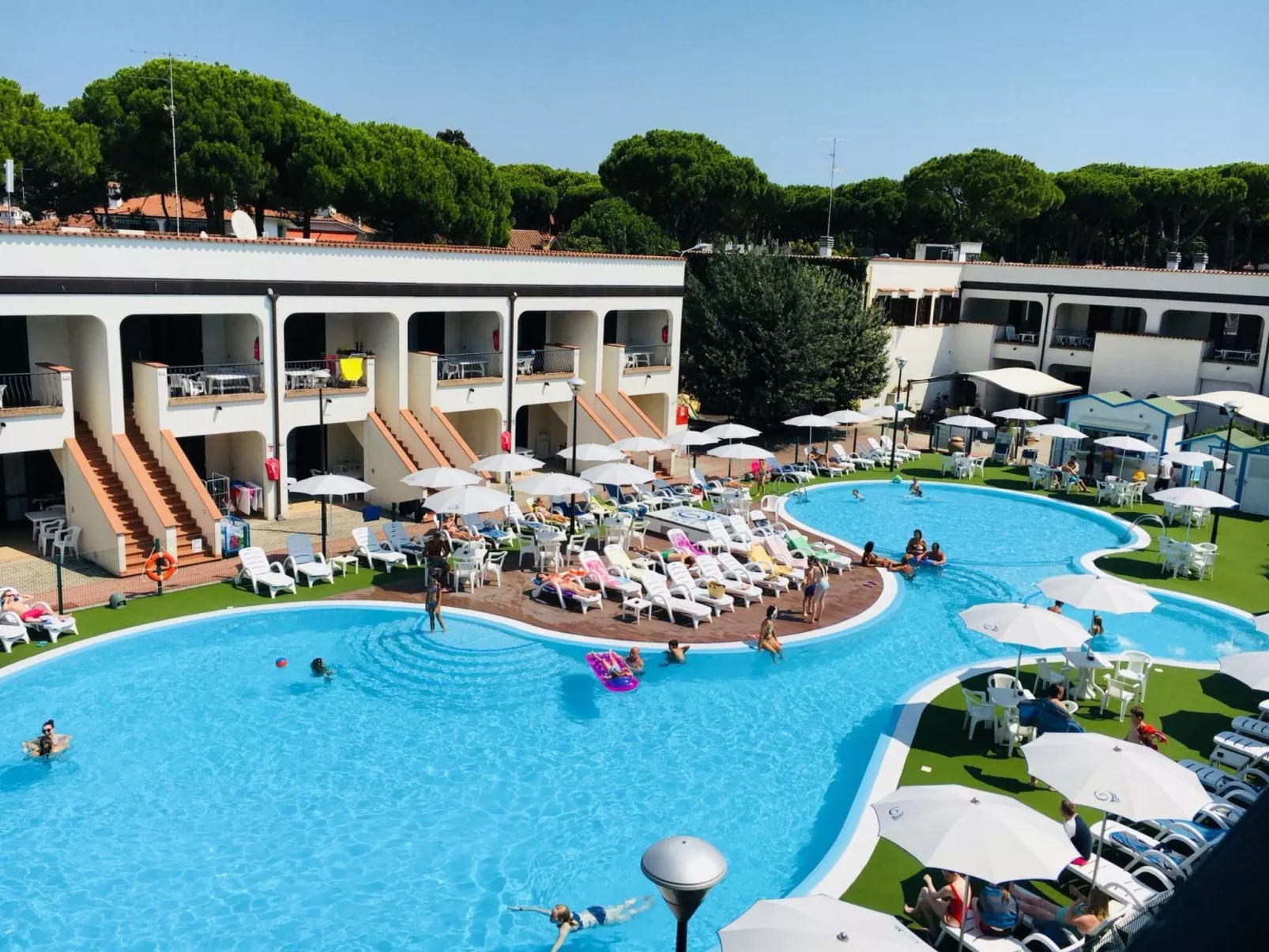 Wunderschöne Wohnung in Lido Di Spina mit Möbliertem Balkon-Buiten