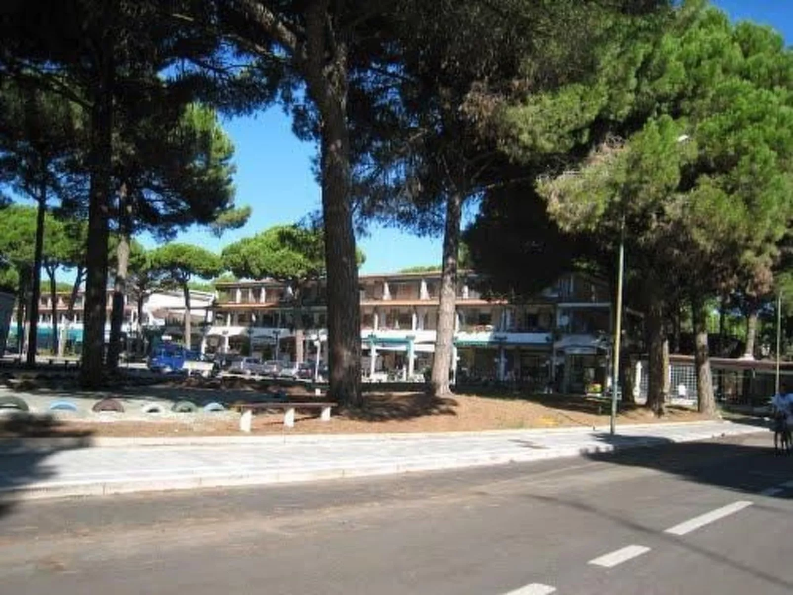 In Lido Di Spina mit Möbliertem Balkon-Buiten