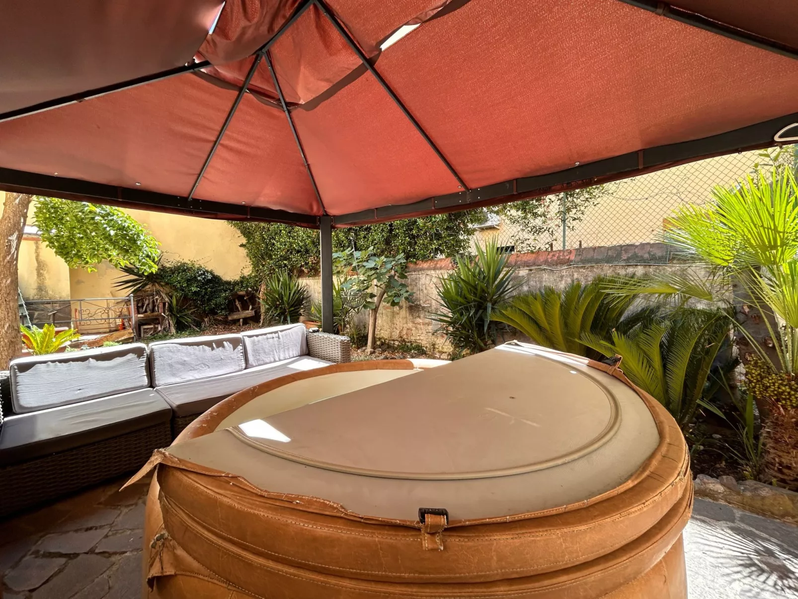 Zwei Schlafzimmer mit Garten und Whirlpool-Binnen