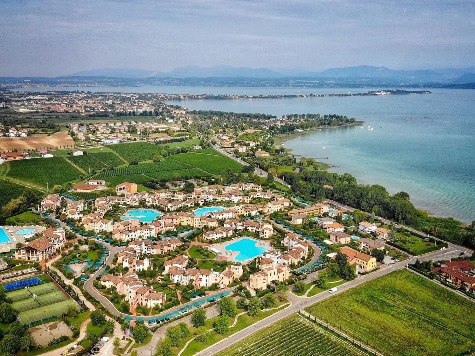 Wohnung im Resort mit großes Schwimmbad und Sportbereich-Buiten