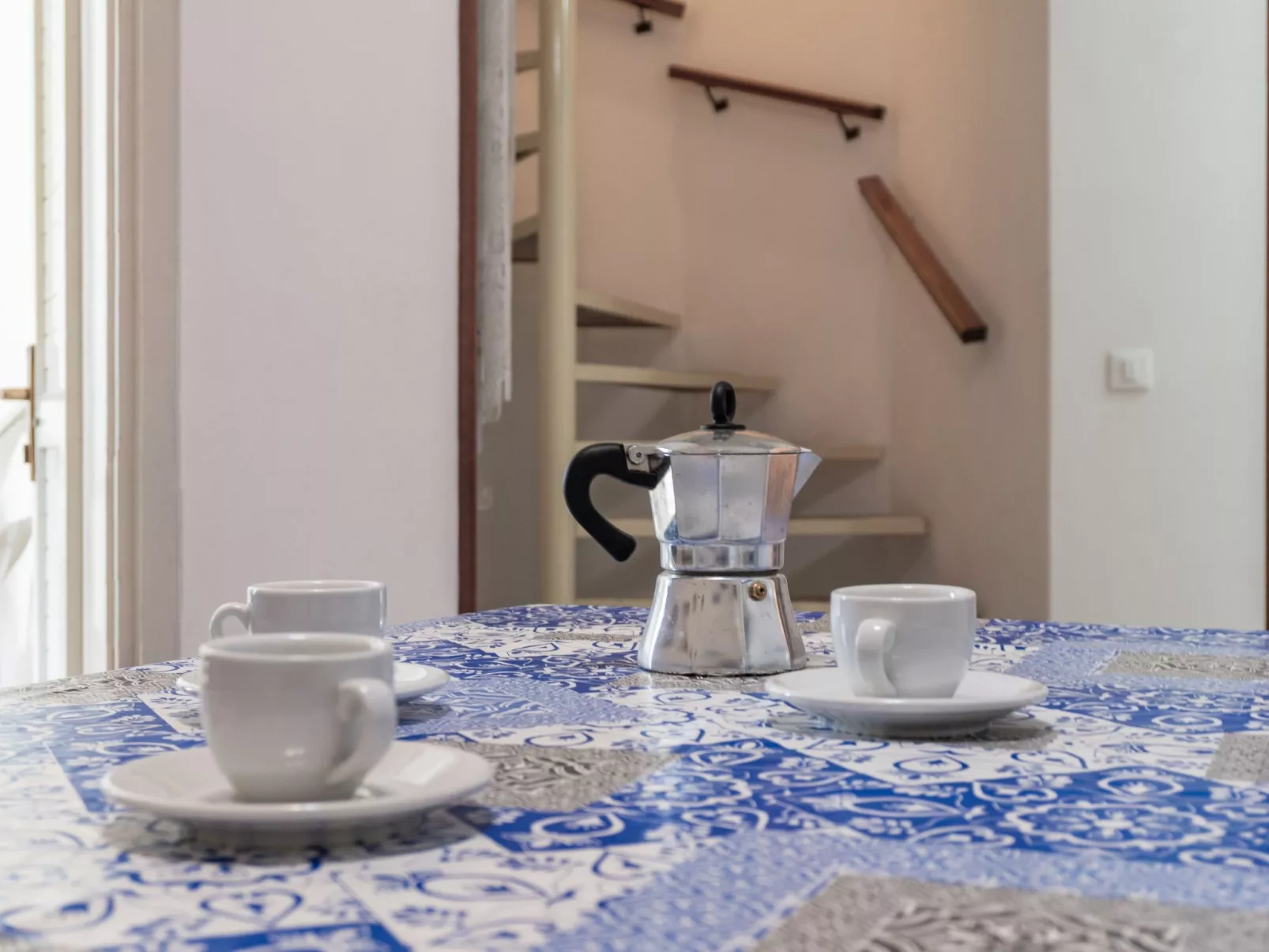 "Ollimpia 82"-Binnen