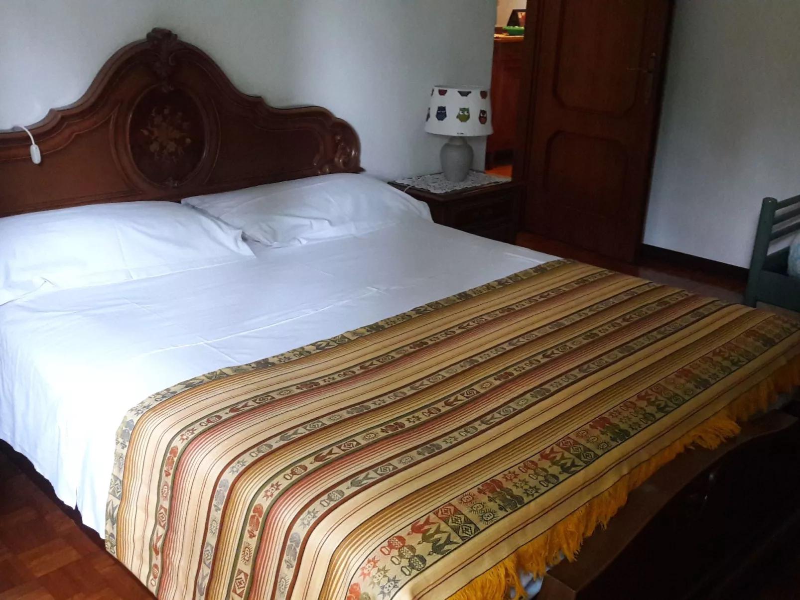 Auf einem ummauerten Grundstück-Binnen