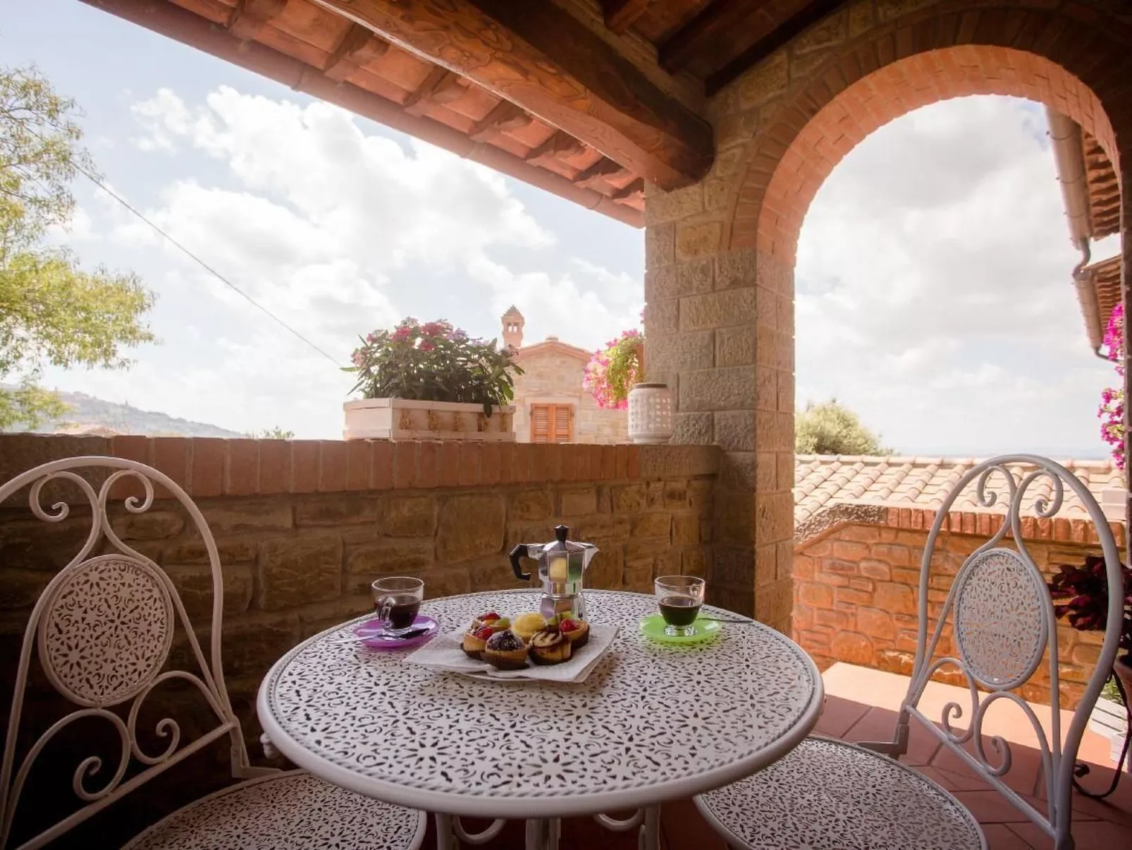 Wunderschöne Wohnung in Cortona mit Großer Terrasse-Buiten