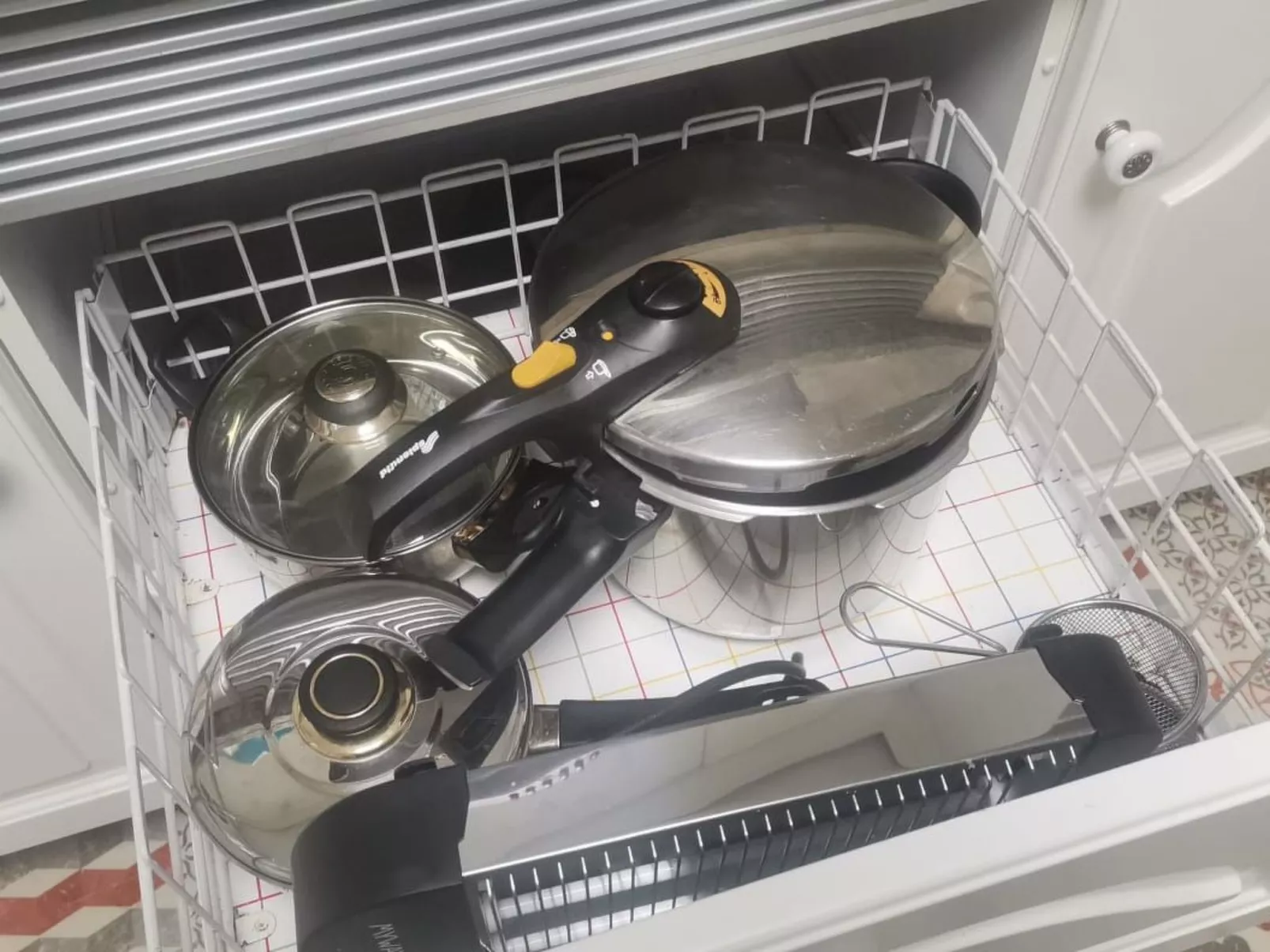 Penthouse mit drei Schlafzimmern in der Nähe von natürlichen Schwimmbädern-Binnen