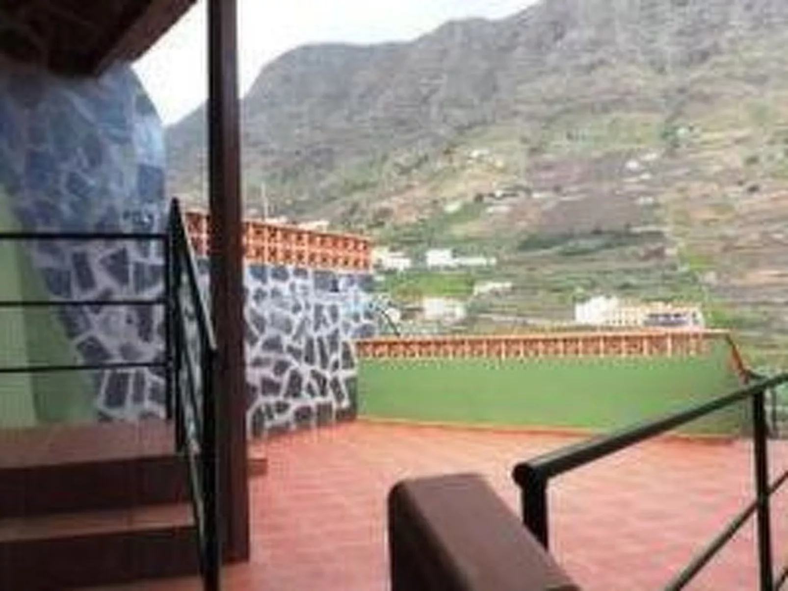 Ländliches Haus mit herrlichem Blick auf das Meer und das Tal.-Image-tags.info