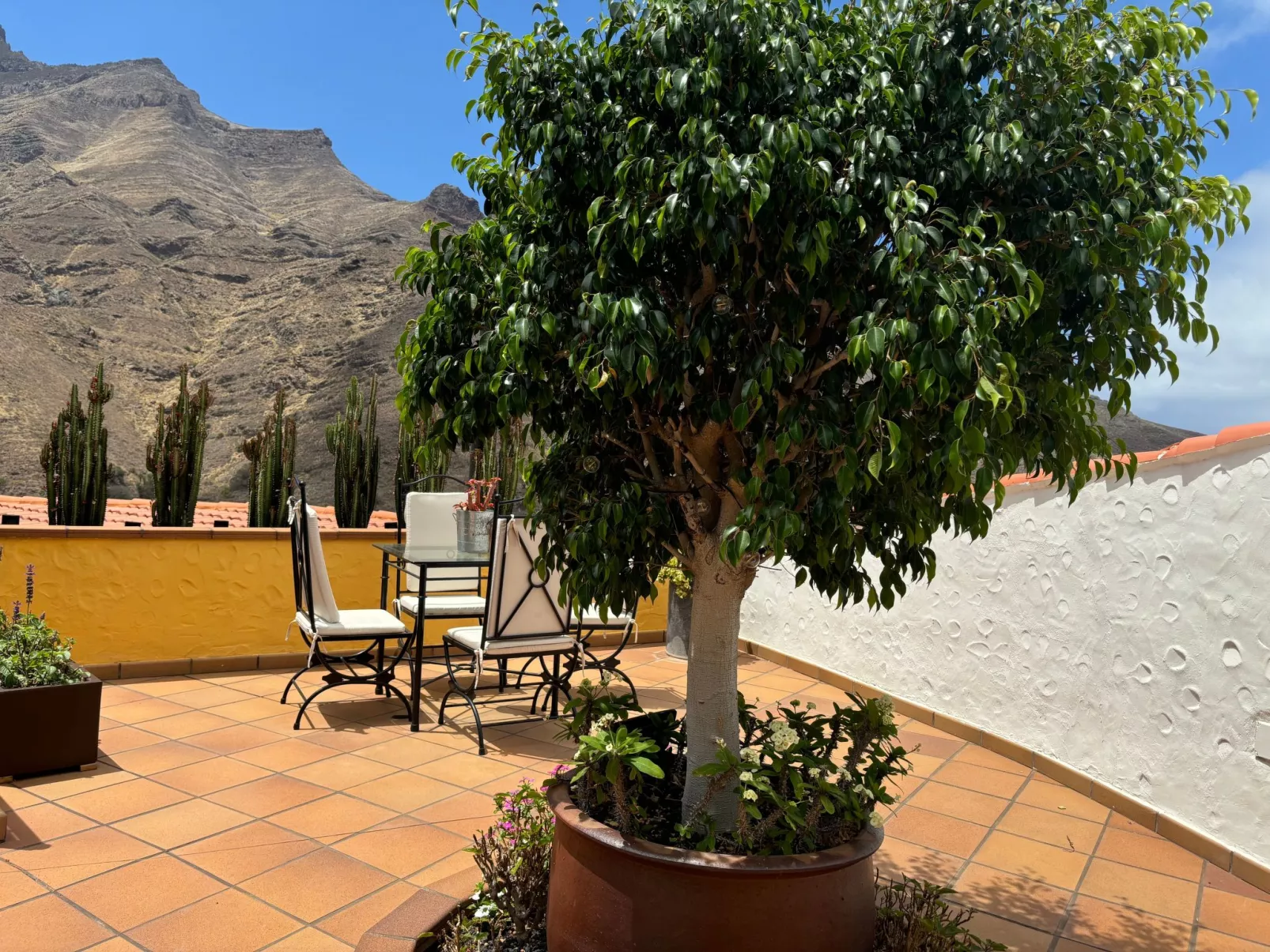 Haus mit Jacuzzi, Blick auf Berge, Meer und Ents-Image-tags.info