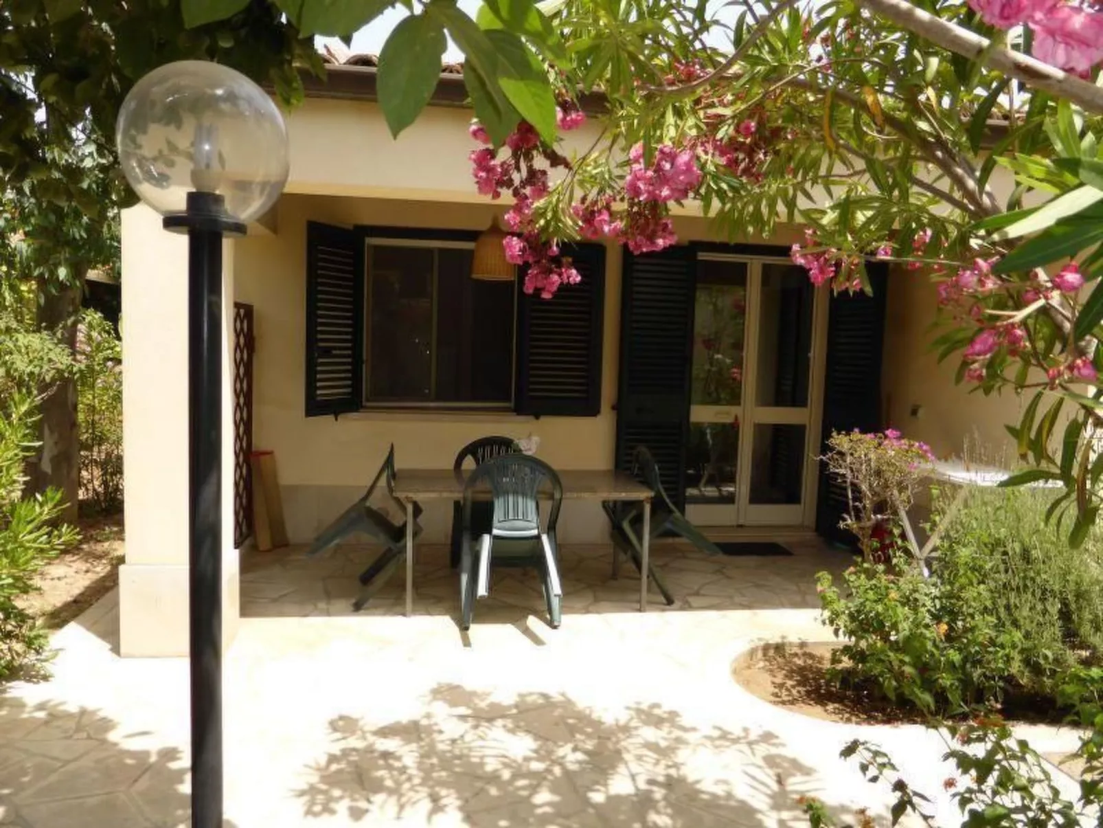 Schöner Bungalow direkt am Sandstrand auf Sizilien-Binnen