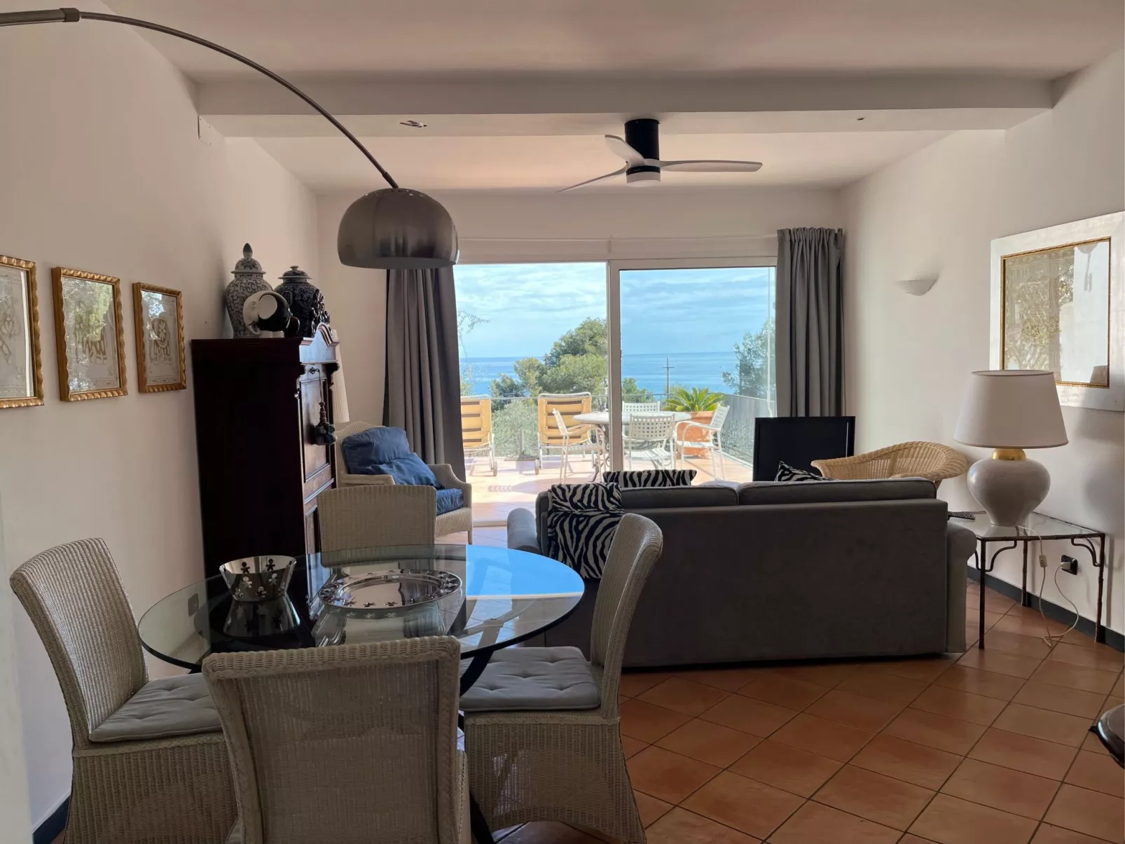 Junges Haus' Wohnung mit Wasserblick-Binnen