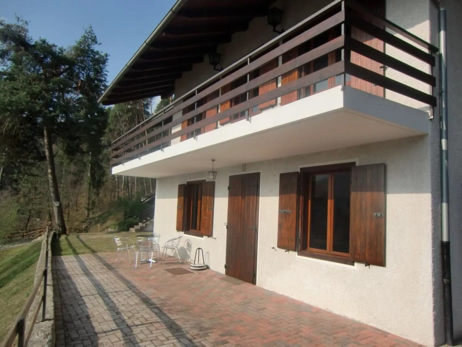 Erdgeschosswohnung mit Seeblick-Buiten