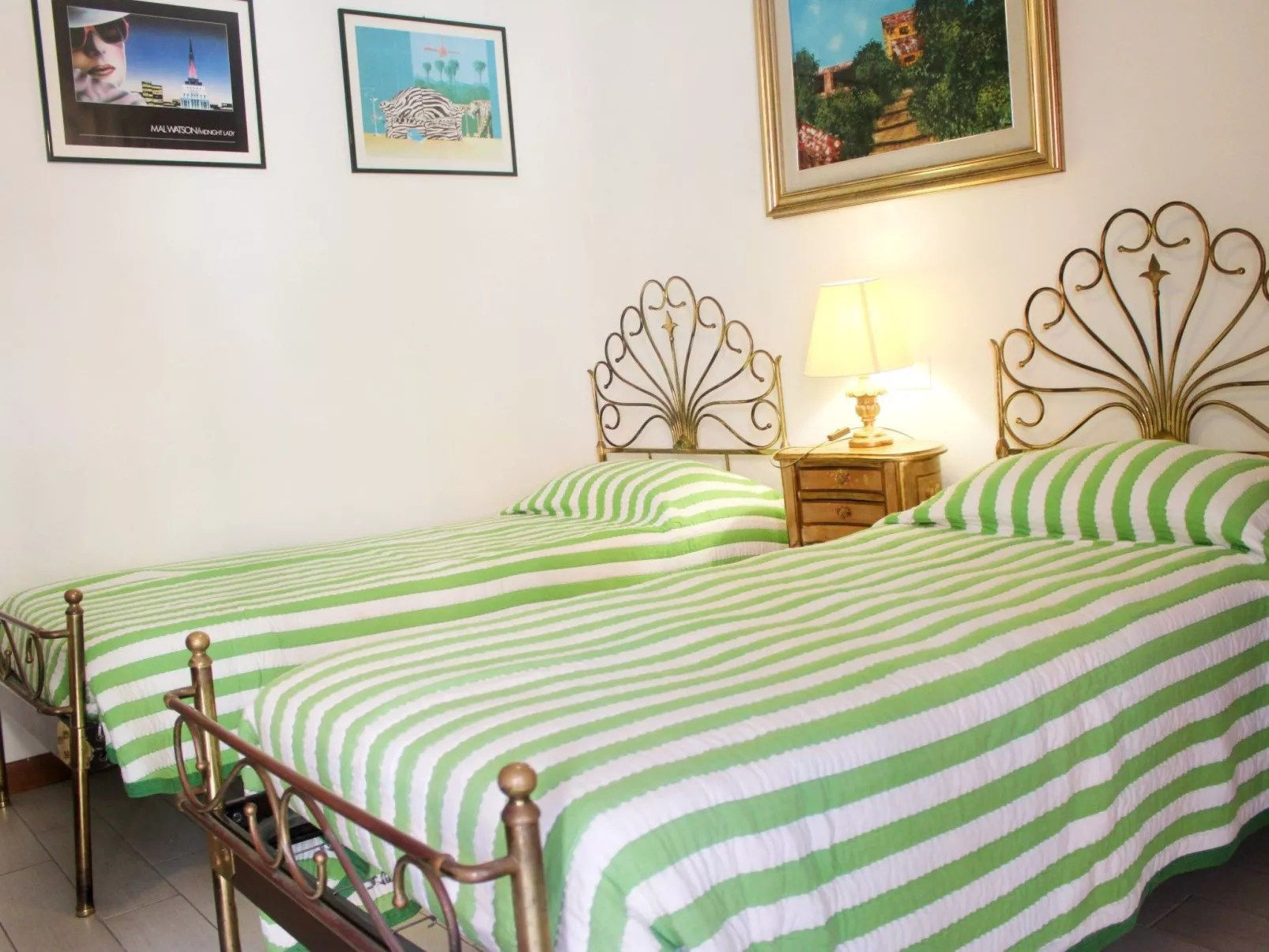 Sehr zentral mit Parkmöglichkeit-Binnen