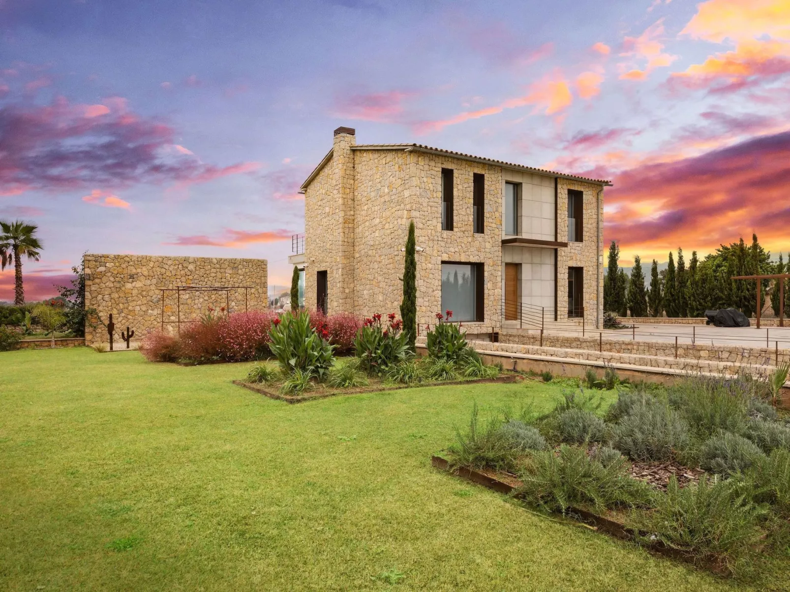 Luxuriöse Villa mit beheiztem Pool für 8 Personen-Image-tags.info