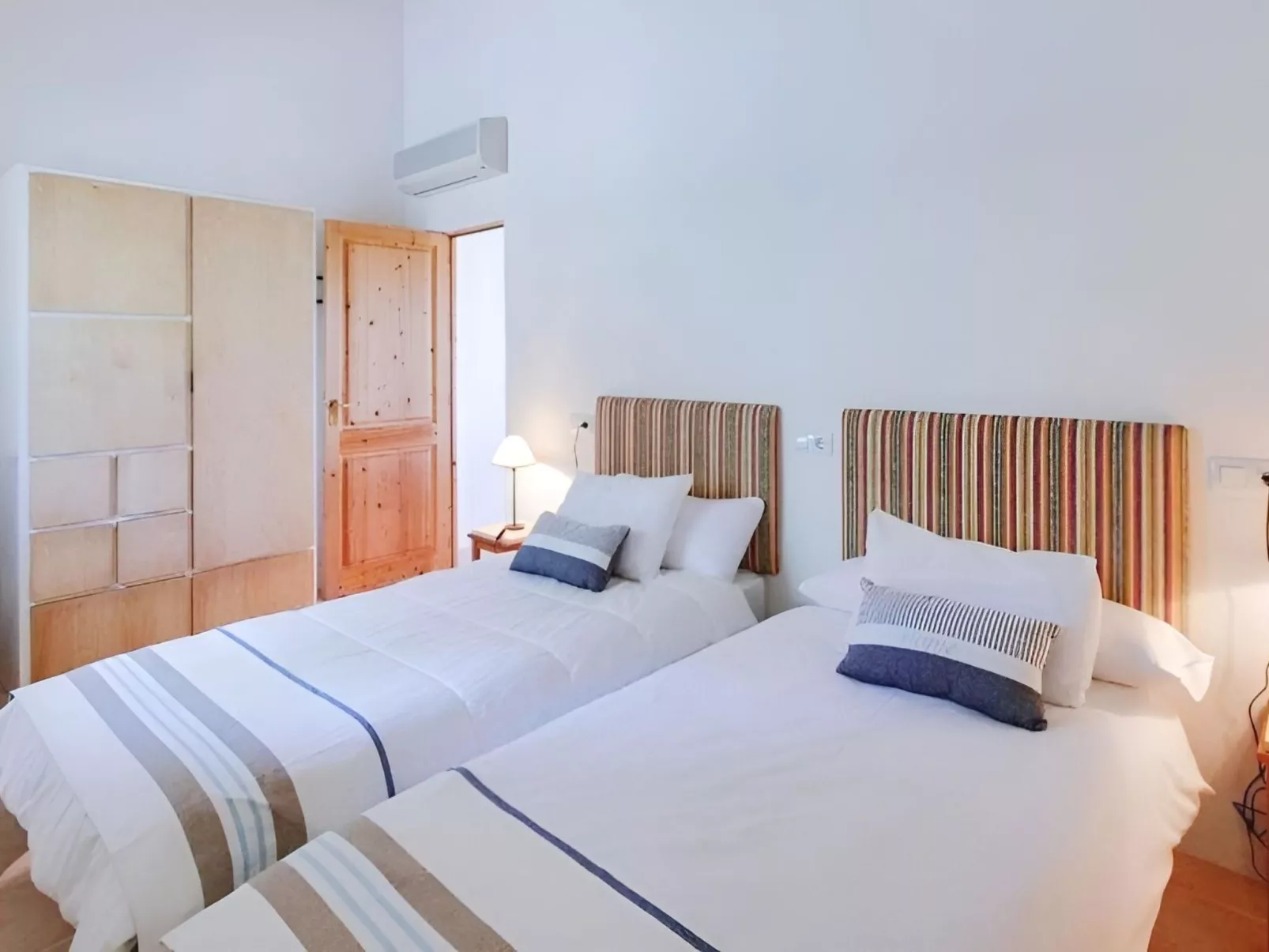 Finca in Traumlage mit Pool und Meerblick-Binnen