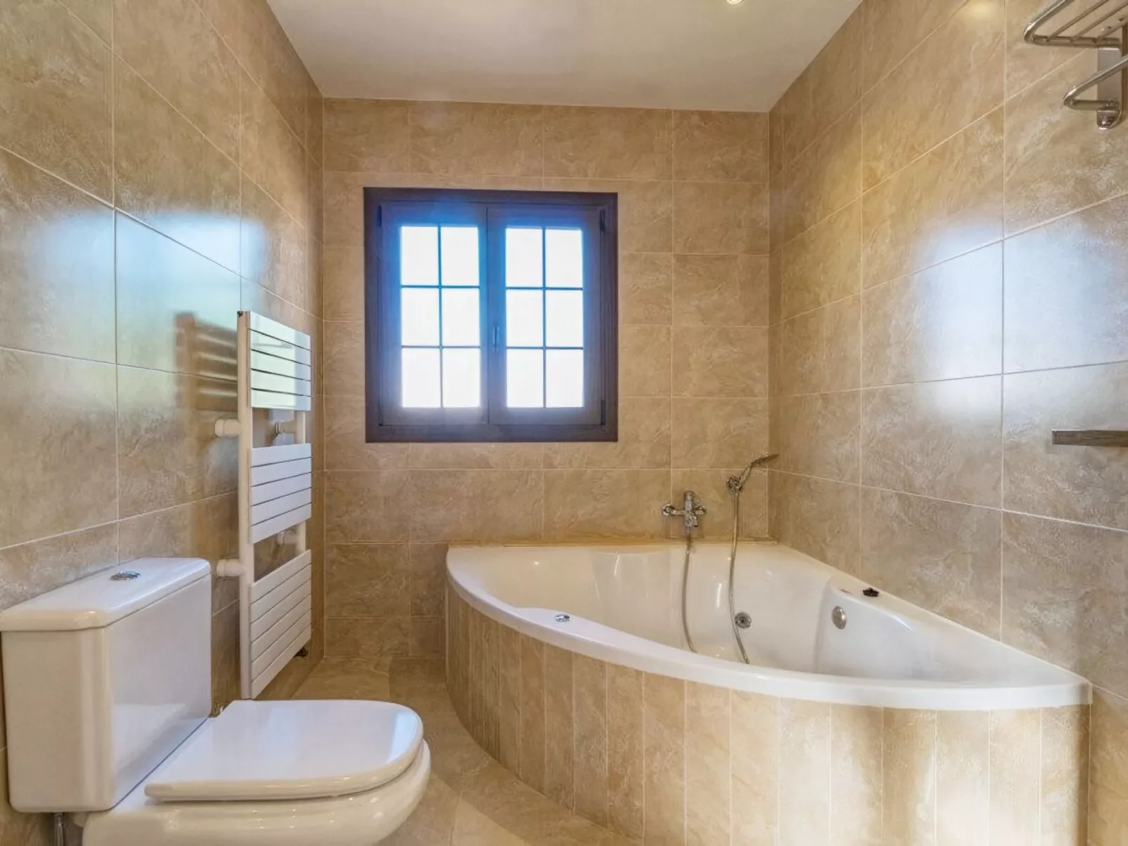 Schöne Villa mit Pool in der Nähe des Strandes-Image-tags.info